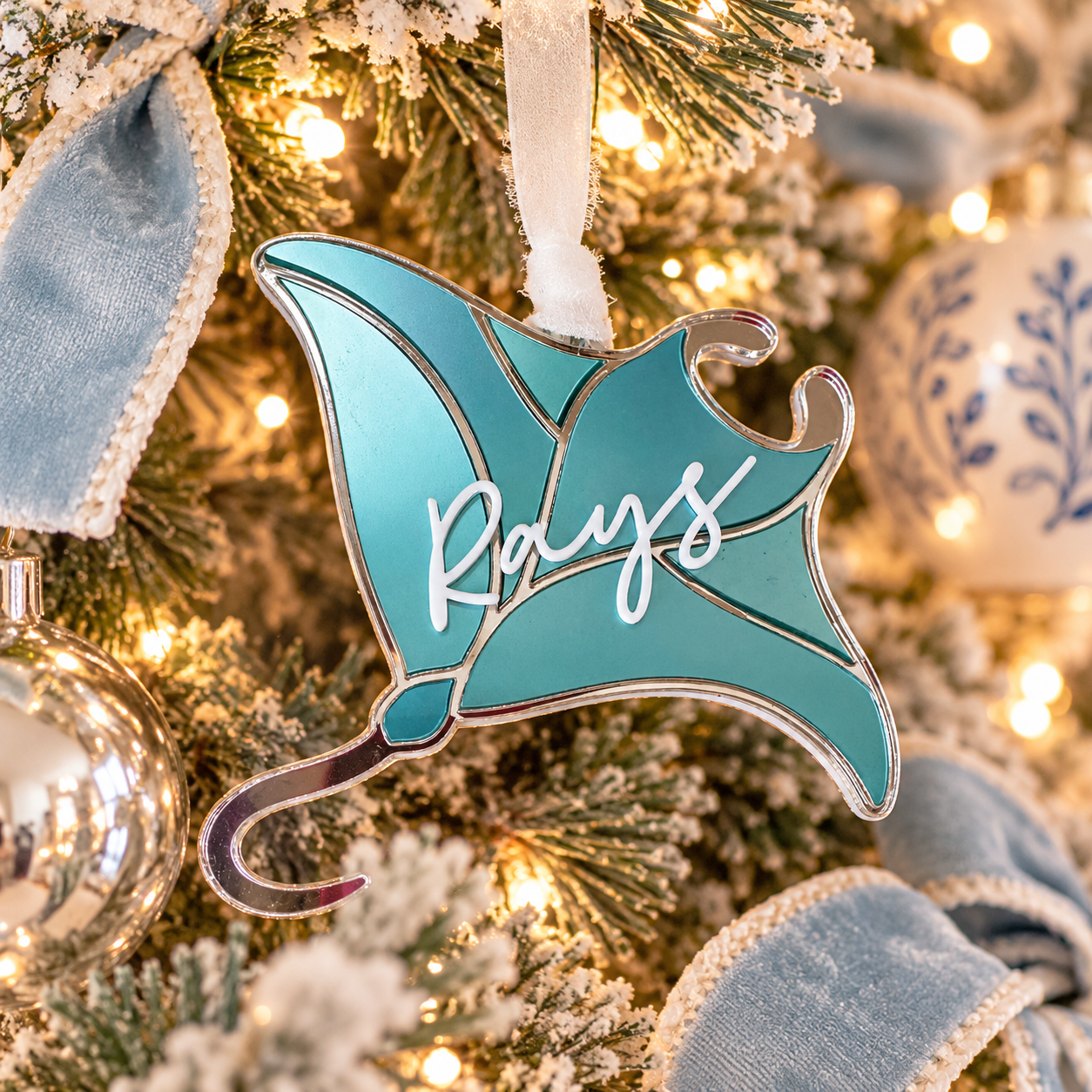 Teal Manta Ray Christmas Ornament.png