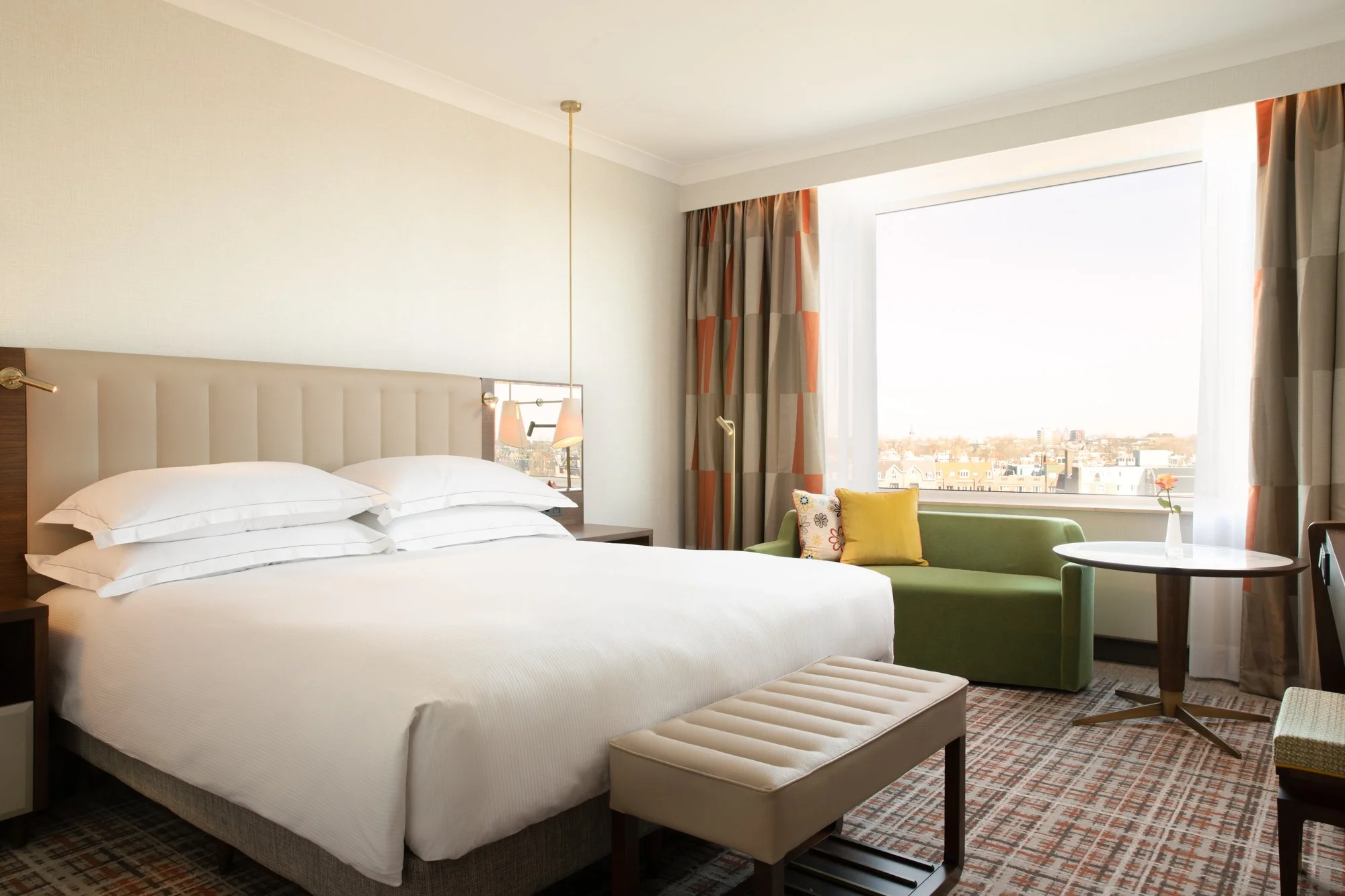 Hilton_Amsterdam_1.jpg
