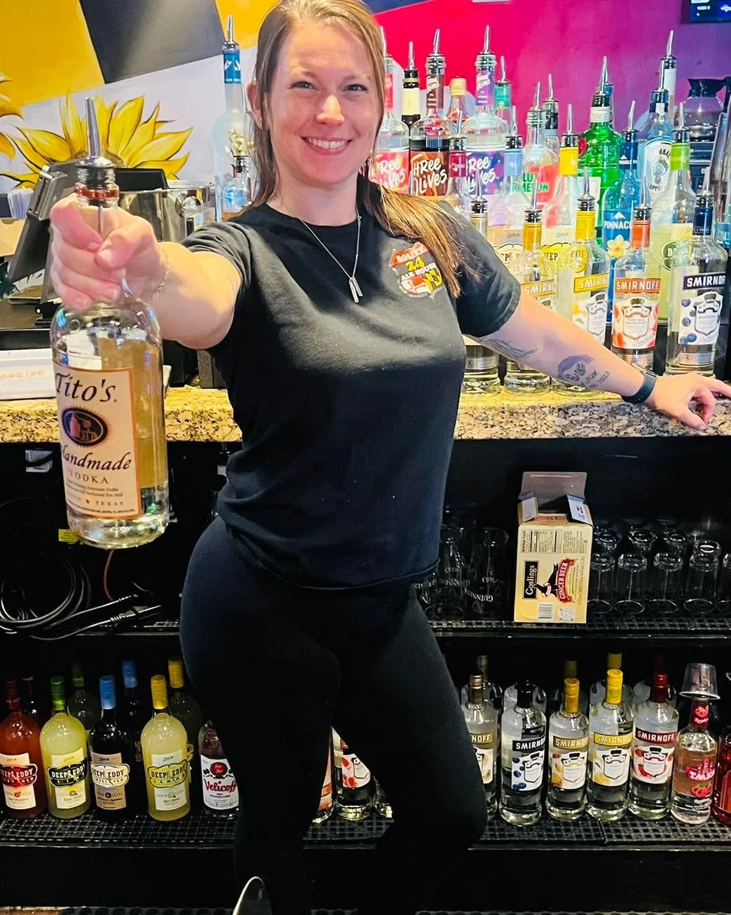 Want great food, great drinks and even better service?! We got you covered! Come hang with us 🏈 🍺 🍷 🍔🍗