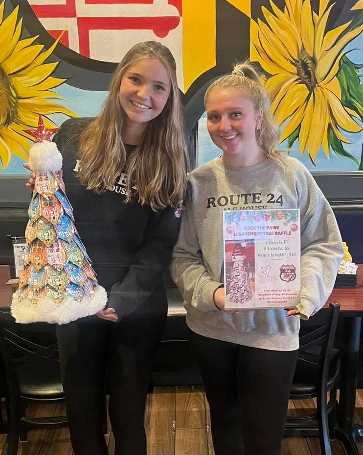 Happy Sunday! Come support a great cause with our Deck the Paws scratch off tree raffle 🐶 🎟️🤩