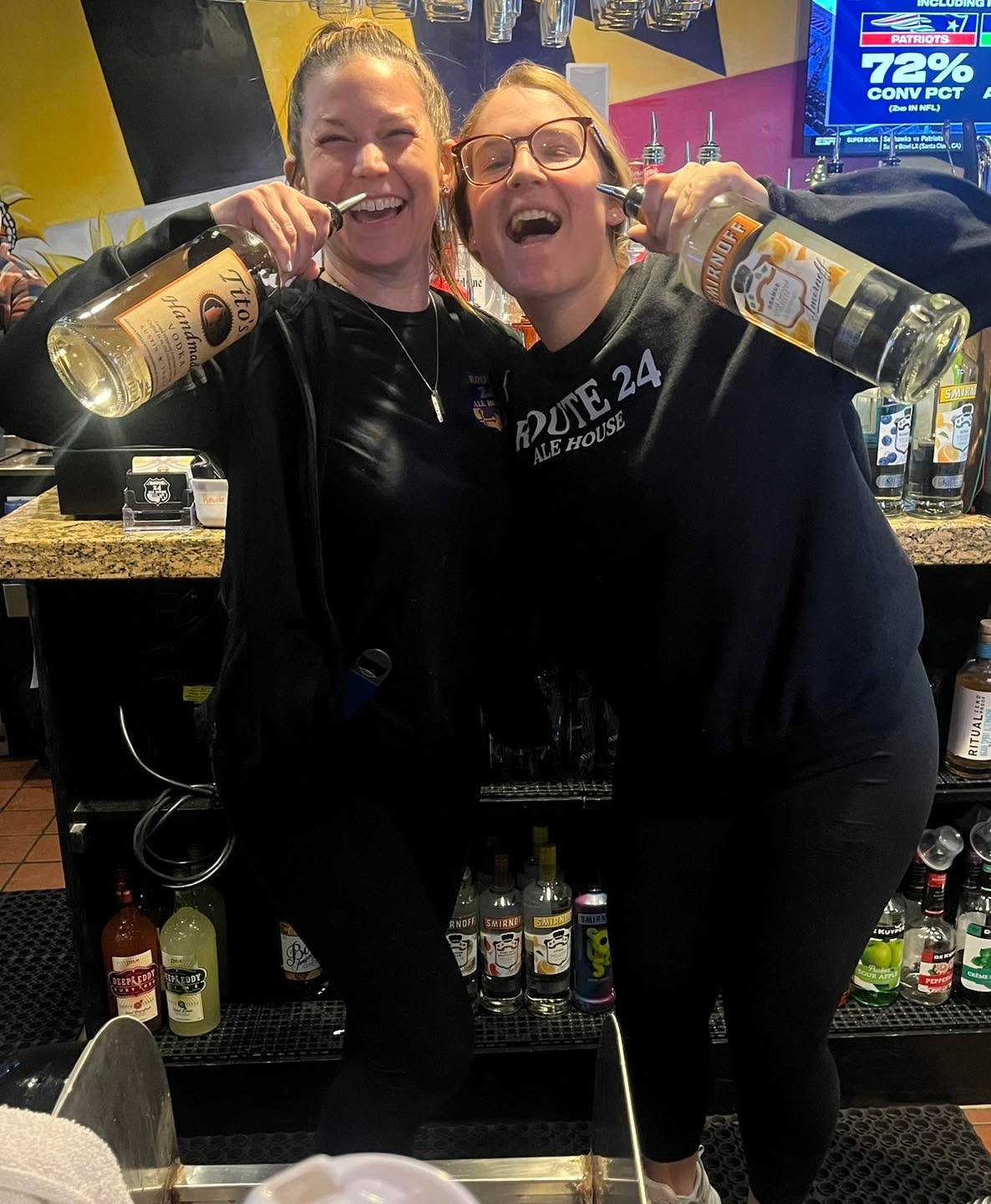 It&rsquo;s GAME TIME 🏈! $25 domestic pitcher + 20 wings 🍗 Happy Hour until 7PM 🍺 🍸