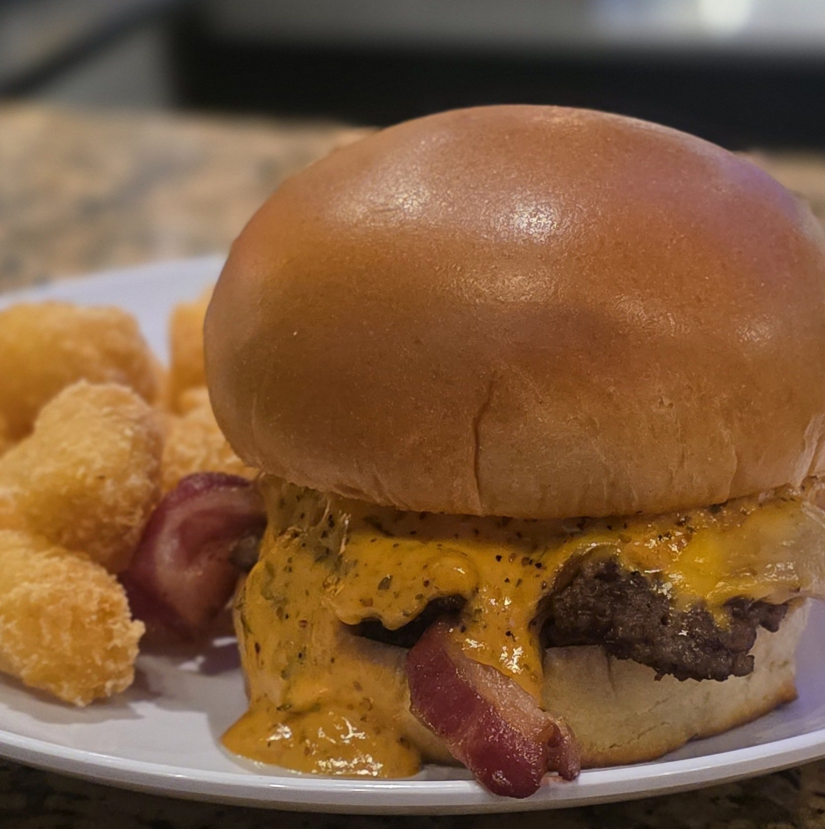 $10.99 Smashburgers ALL DAY 🔥🍔

Upgrade$ to tots for the perfect pair! 🥔