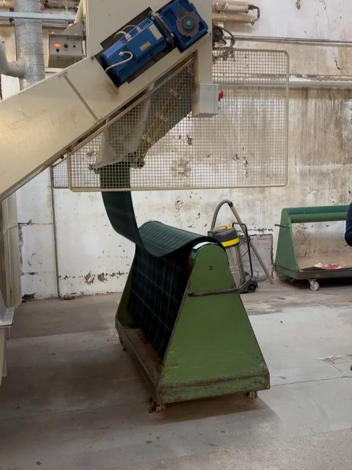 Yesterday Eric and Kim drove down to Galashiels to visit Schofield, the last fabric dyers and finishers of their kind left in Scotland. We were dropping off some lovely fabrics from @theislemill to be treated for fire retardancy before they head back