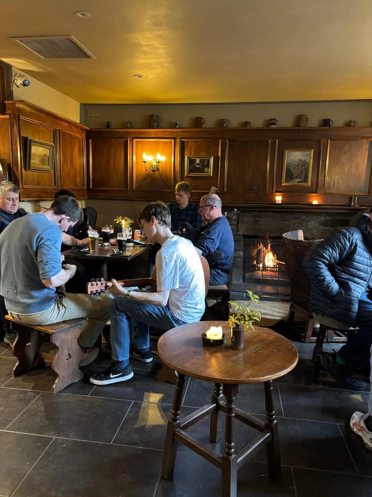 The Birnam Inn is open from 5pm today for the weekend! We have another session this Sunday from 4-7pm 🎻, stop in for a pie, a pint and some tunes. 

#thebirnaminn #villagepub #scottishtrad #tradsession #dunkeldandbirnam