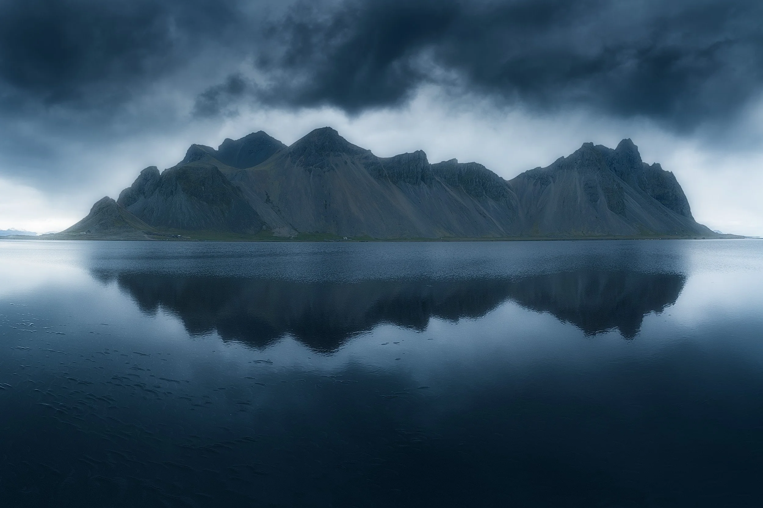 Vestrahorn_Dark_Mood.jpg