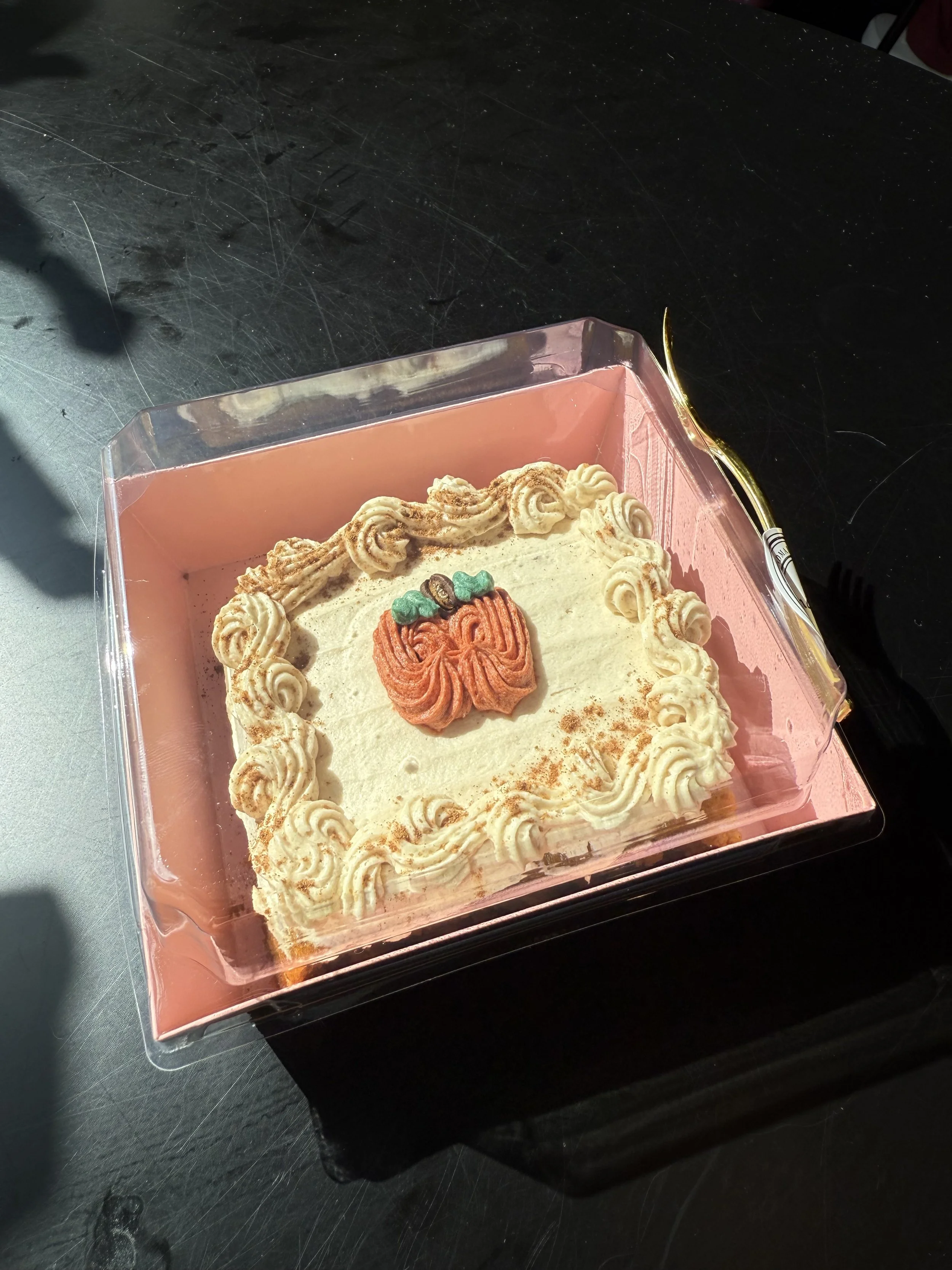 Blushed Cakery’s Artistic Mini Cakes are Handmade with Love