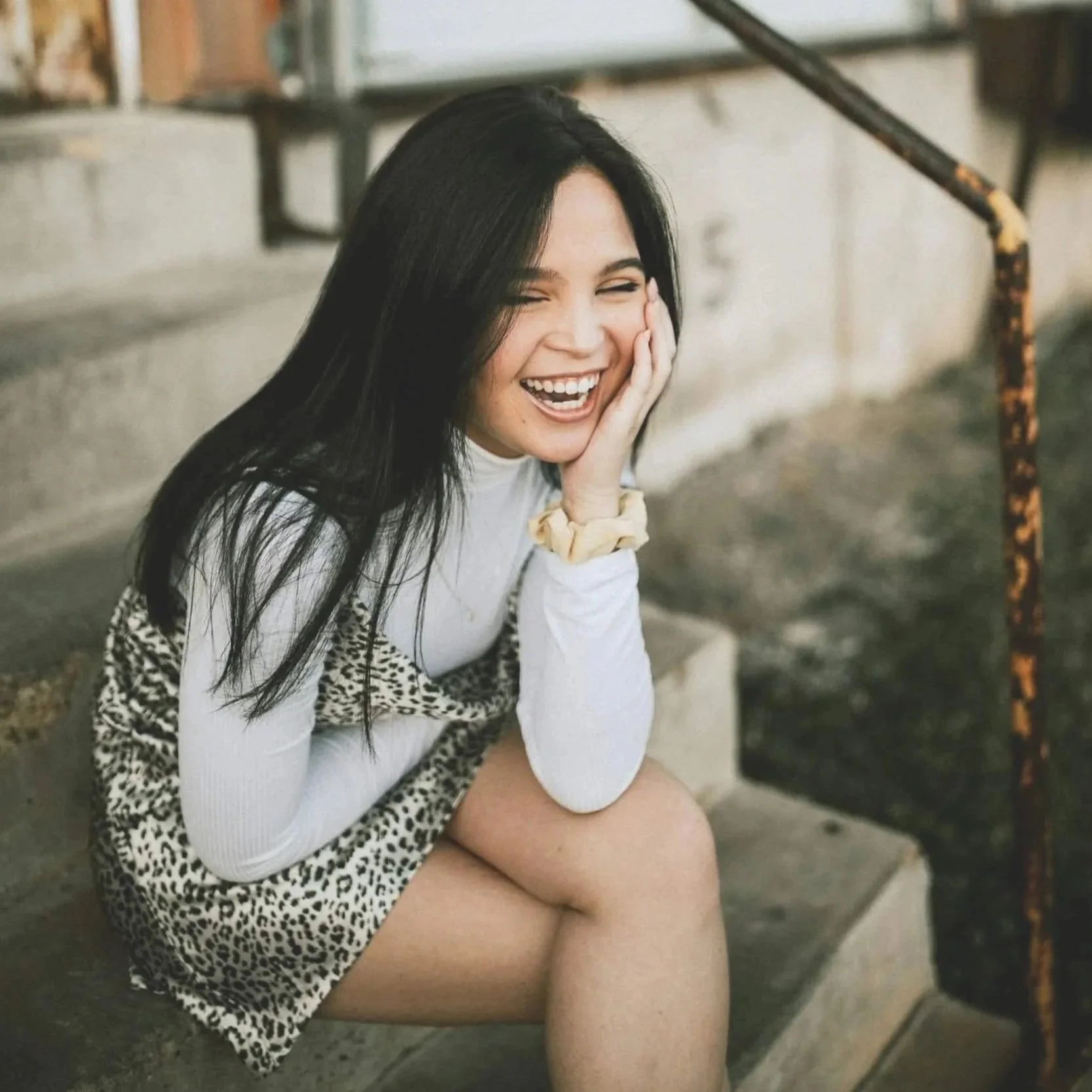 A teen smiling after having therapy for perfectionism. 