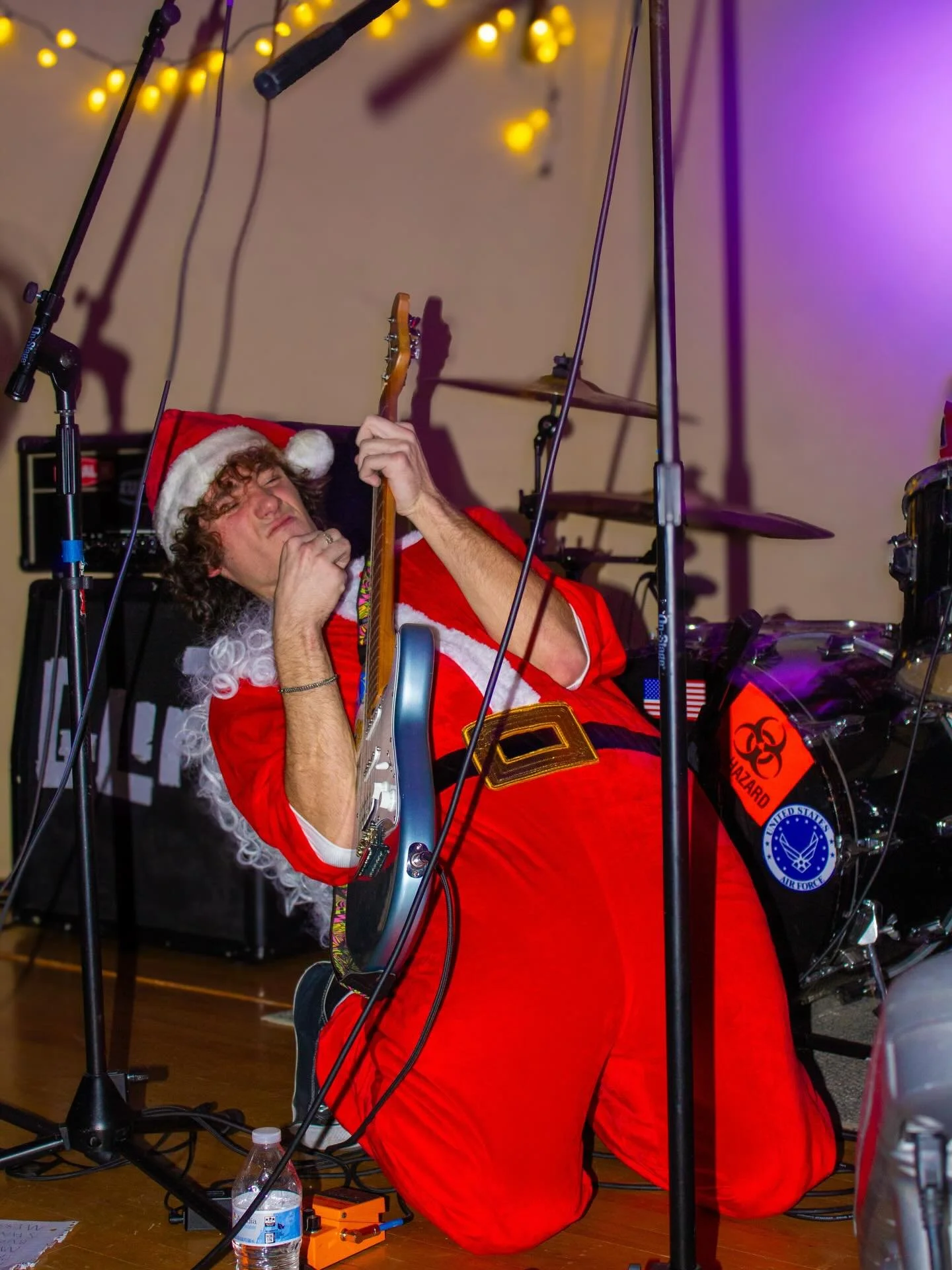 The most jolly gig @wuxifingerhold_pa 🎄😎
Leave it to the boys to throw yet another amazing set full of holiday cheer. If you told me at the start of 2025 that I&rsquo;d end up a freelance gig photographer, I wouldn&rsquo;t believe you. But I&rsquo;