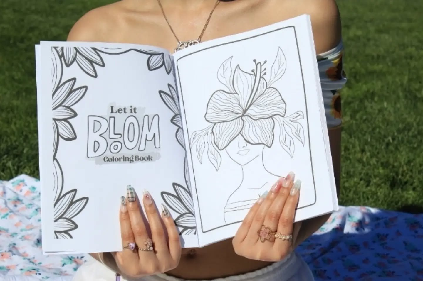 Some love for my coloring book, Let it Bloom 🌸
In case you didn't know, my journey as a freelancer started as an illustrator of my very own coloring books. I have Let it Bloom and Pa La Playa published and available on Amazon which is still surreal 