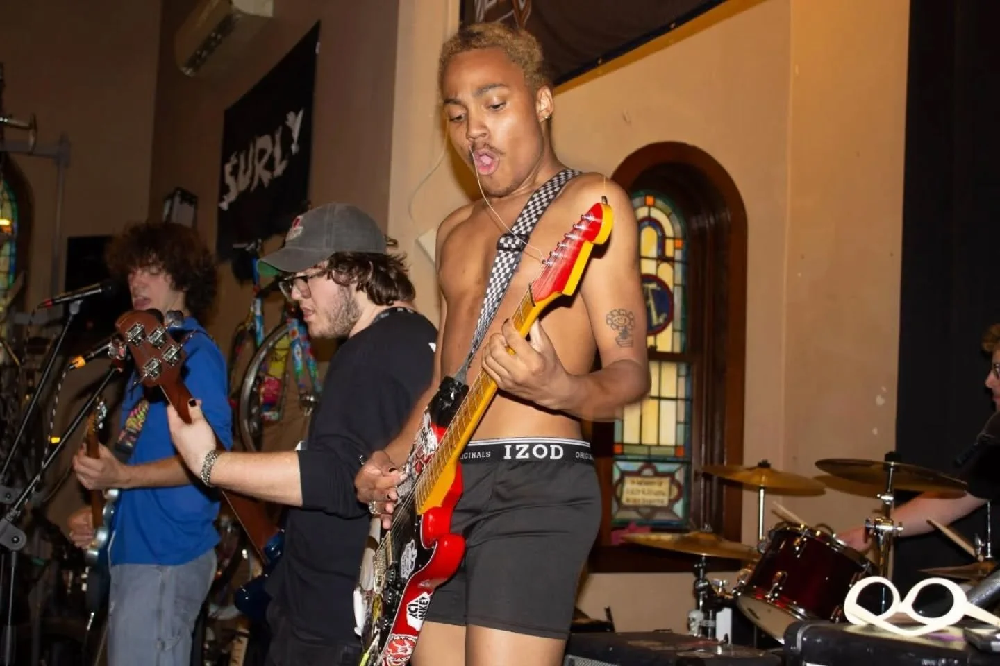 @wuxifingerhold_pa played yet another immaculate gig at @smalltownpunksunited and it was the best time taking photos for these guys once again :) 👏

#concertphotography #photography #photographer #freelancegraphicdesigner #freelancephotographer #roc