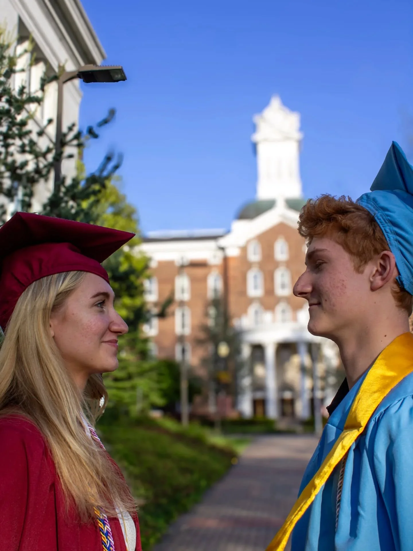 When your sibling graduates when you do, you plan a joint 📸 session...
@gabbytighe had her younger brother, Sammy, join for a double grad session, and I had a blast working with them! 

#freelancephotographer #freelancecreative #gradphotos #gradphot