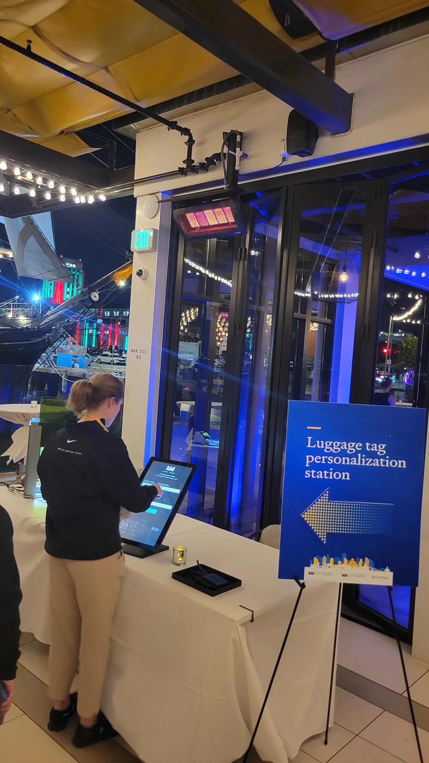Live luggage tag personalization station