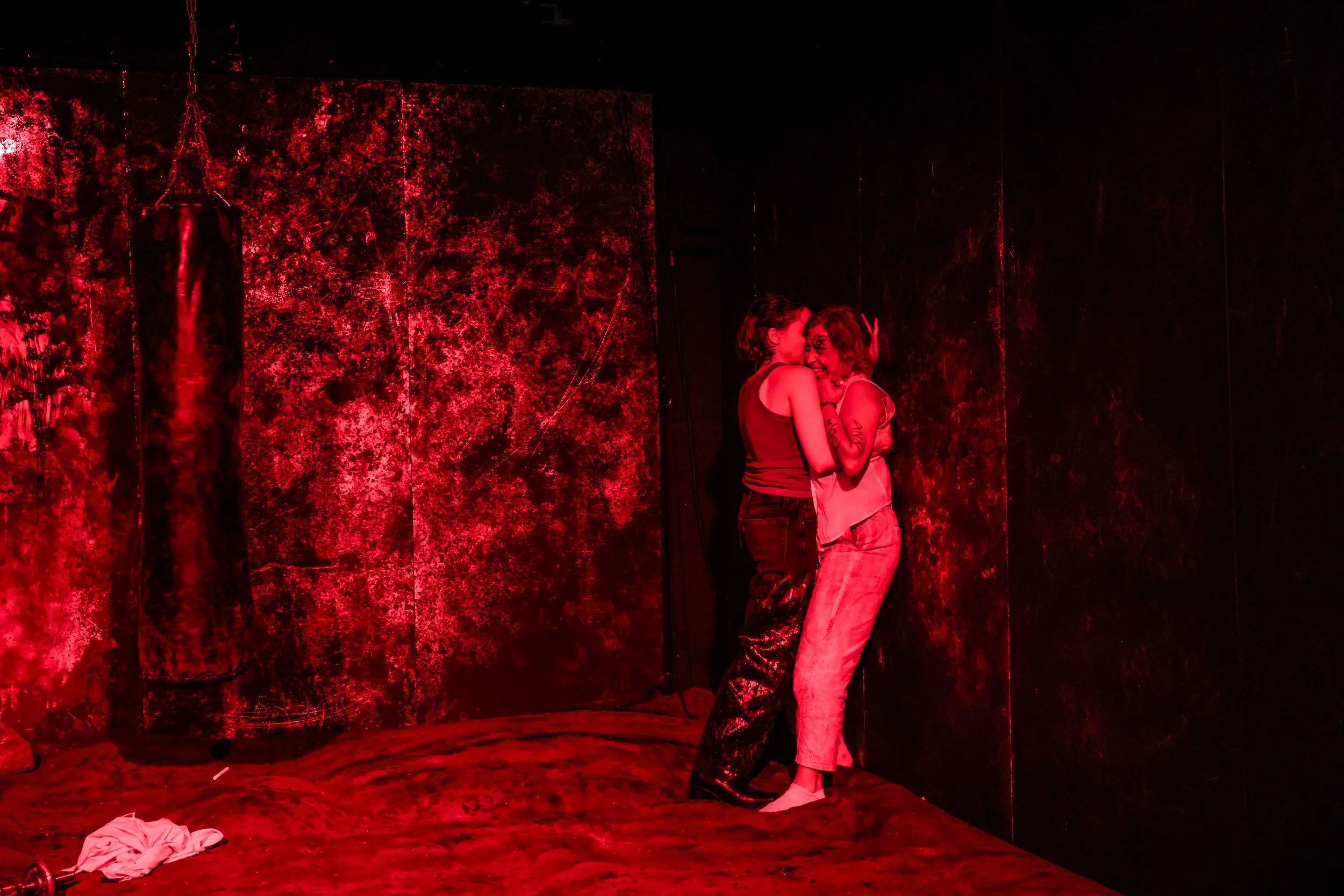 "PARADIES-ACKER" AM DÜSSELDORFER SCHAUSPIELHAUS © Melanie Zanin und Sandra Then