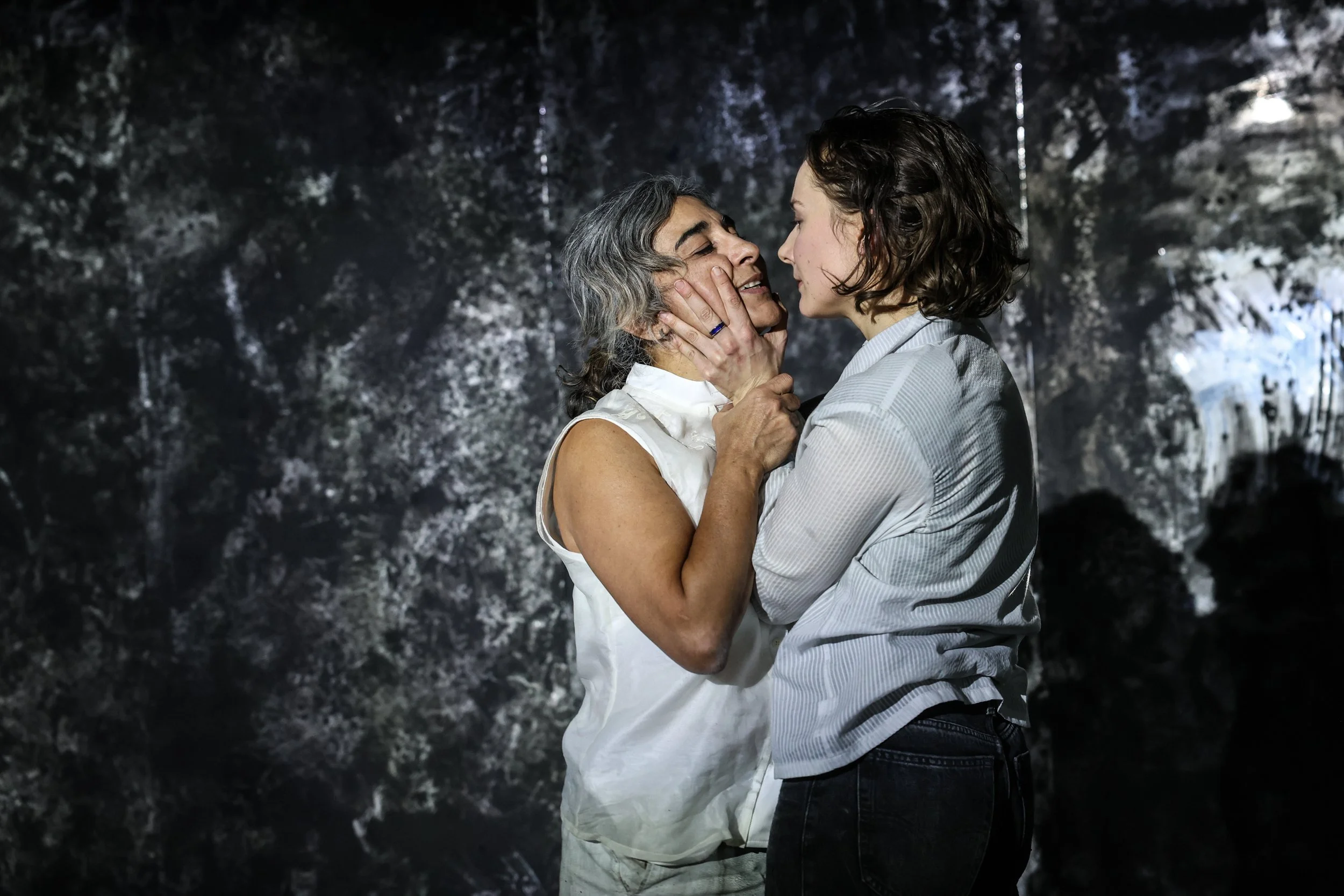 "PARADIES-ACKER" AM DÜSSELDORFER SCHAUSPIELHAUS © Melanie Zanin und Sandra Then