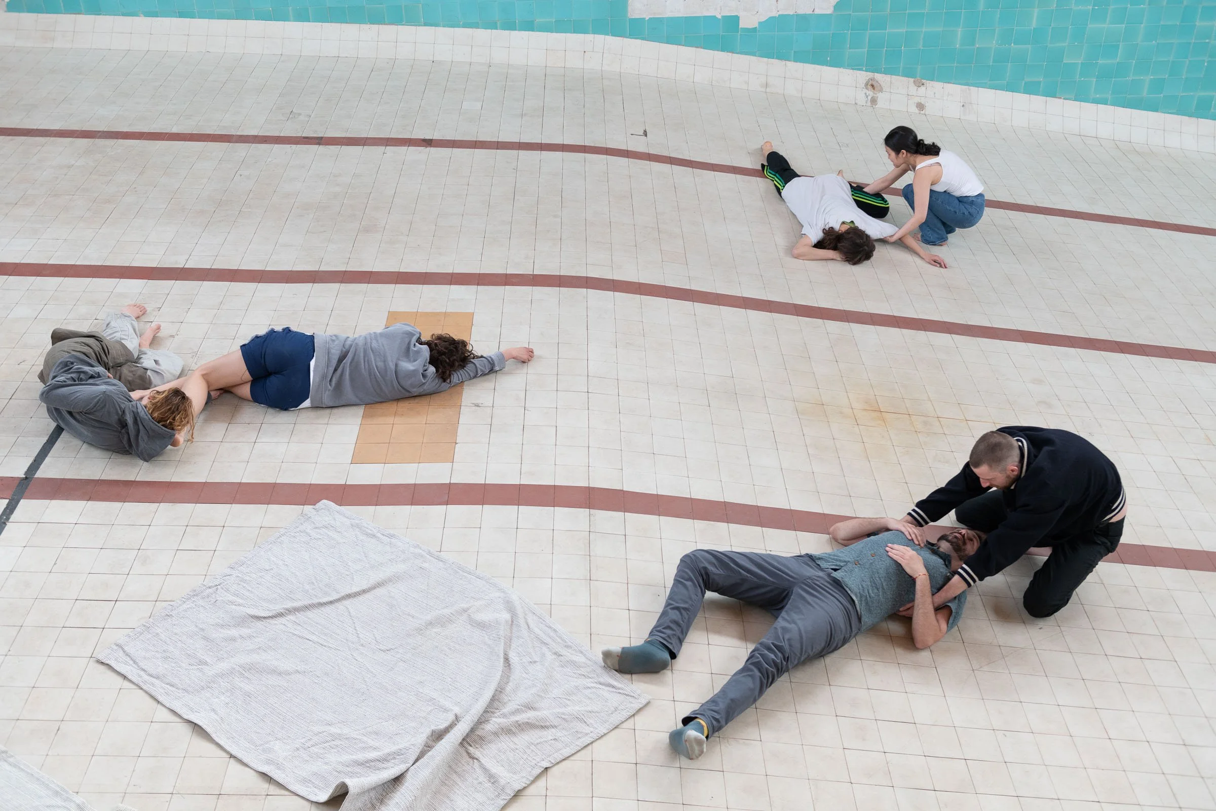 Dragging Workshop by Eglė Budvytytė in collaboration Fernanda Muñoz-Newsome, 2024, E-WERK Luckenwalde, Presented as part of The Drop Out: Tell them I said No, Photo by Stefan Korte.