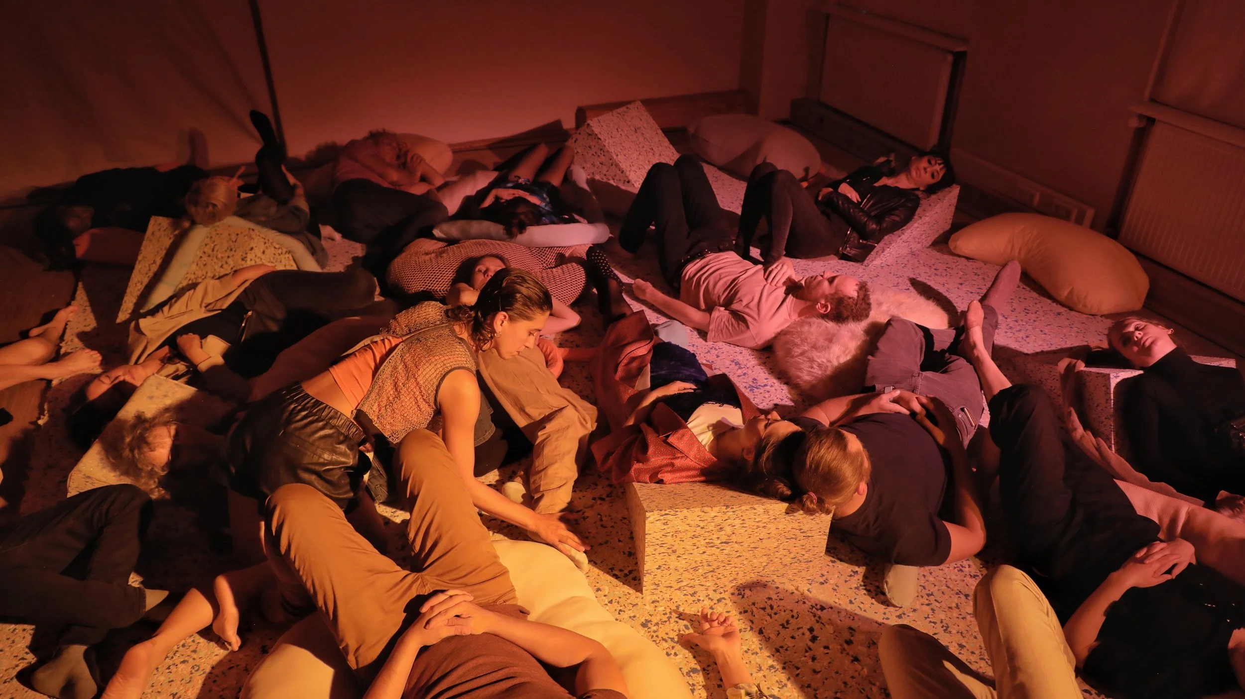 A body rites itself – phases of, Fernanda Muñoz-Newsomen collaborating with India Harvey and Josh Anio Grigg. Photo: Tim Haber, courtesy Block Universe and E-Werk Luckenwalde.