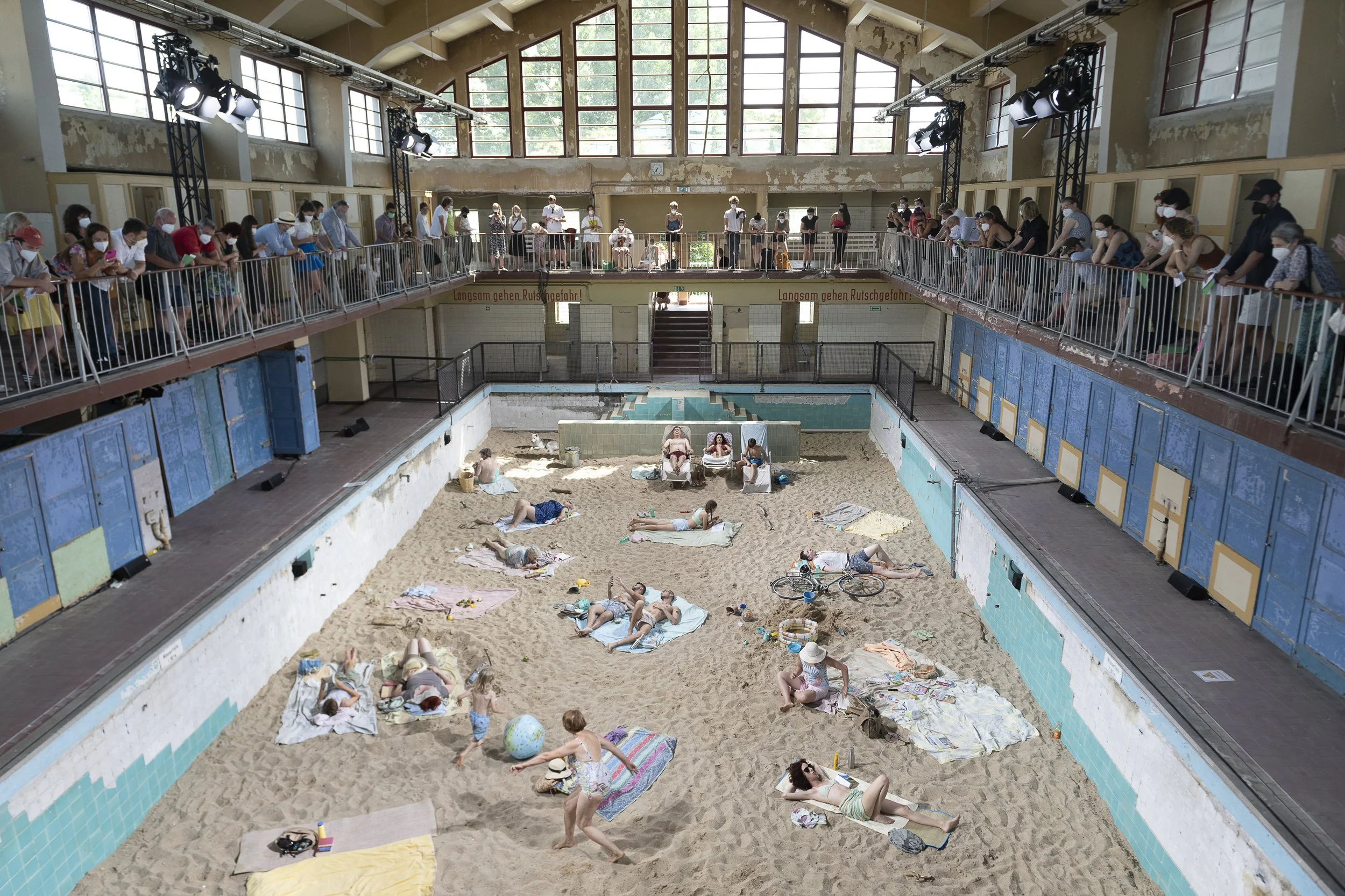 Sun & Sea by Rugile Barzdziukaite, Vaiva Grainyte, Lina Lapelyte at Bauhaus Stadtbad Luckenwade. Photo: © Stefan Korte, courtesy of the artists