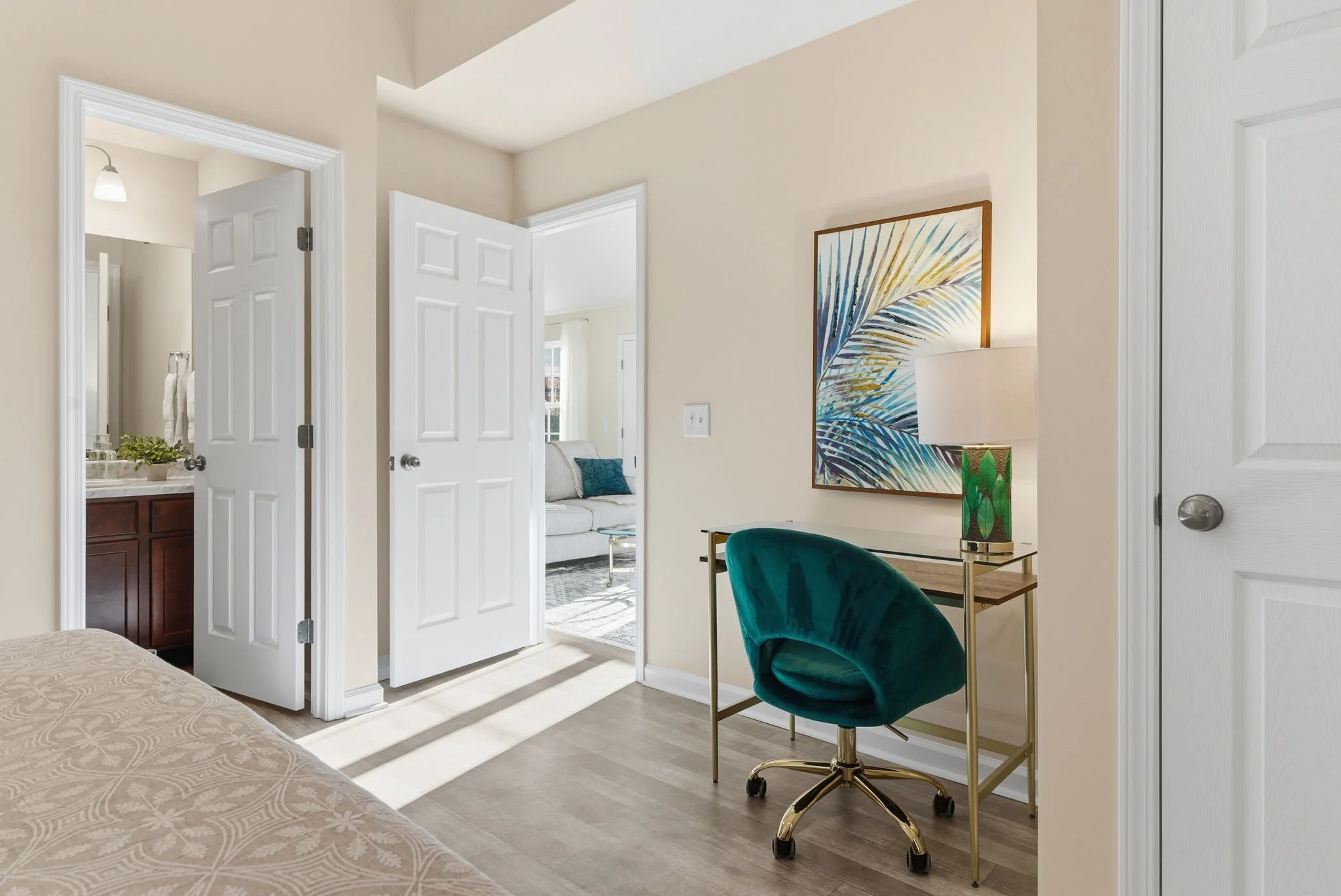 Our workspace combines style and function with modern task lighting and vibrant decor. Whether you're a traveling nurse or a visiting professor, you’ll appreciate the quiet atmosphere and thoughtful design of this dedicated study area.