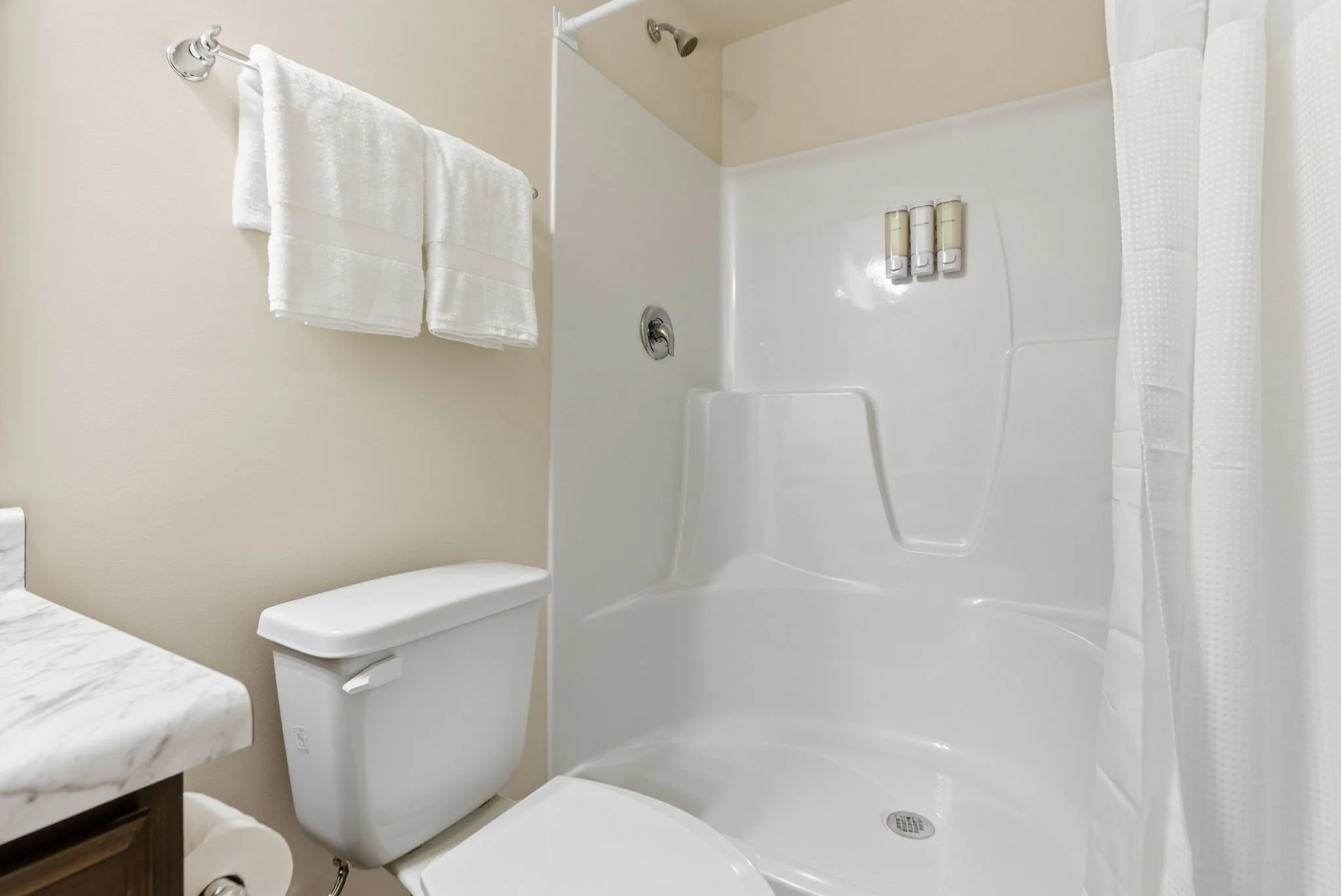 Move-in ready, fully furnished rental near Duke Medical Center. Every detail is curated for comfort--from premium linens to a complete kitchen setup in Durham, NC.