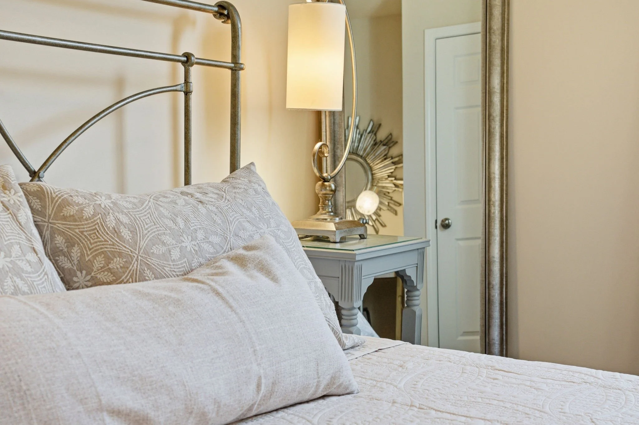 Seamless relocation housing near Raleigh-Durham Airport (RDU). This modern Durham home provides a stress-free transition for families moving to the Research Triangle Park (RTP) area.