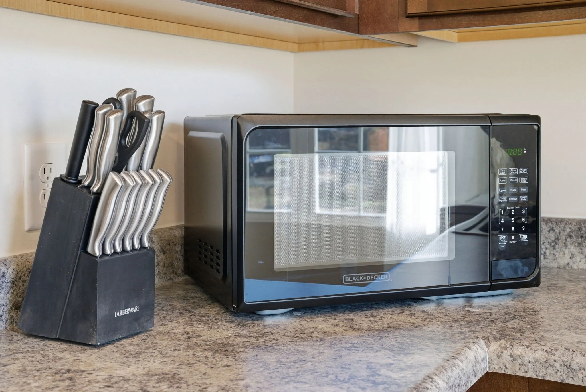 Cook like a chef in our fully stocked kitchen. Perfect for traveling professionals or those displaced for insurance claims, this 2-bedroom home comes with the kitchen essentials you need to make your stay comfortable.