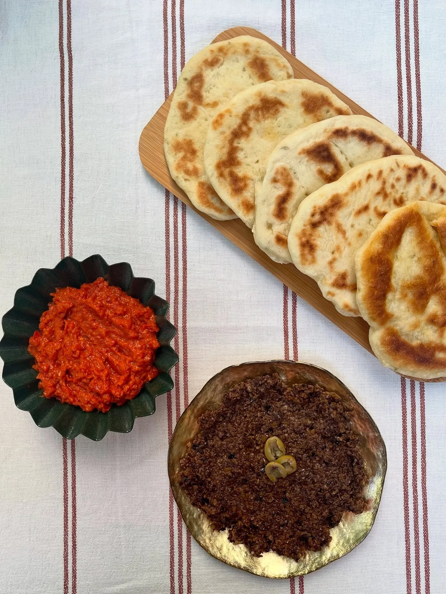 ☀️ Tout en saveur, extrait de pi&egrave;ces &agrave; partager ☀️ 

J&rsquo;aime mixer les pi&egrave;ces dans la composition d&rsquo;un buffet. Cr&eacute;er un moment de partage autour de pi&egrave;ces &agrave; partager, ou bien au contraire de petite