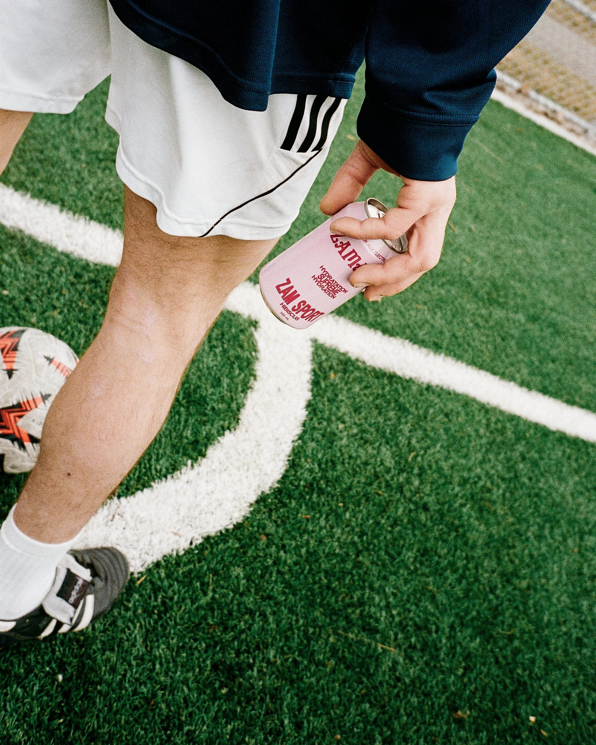 01_Zam_Soccer_1658-04_PourSelection.jpg