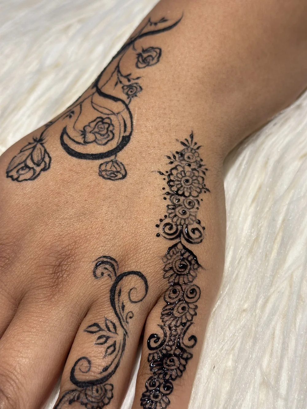 Jagua Henna Design on Skin – Natural Blue-Black Temporary Tattoo