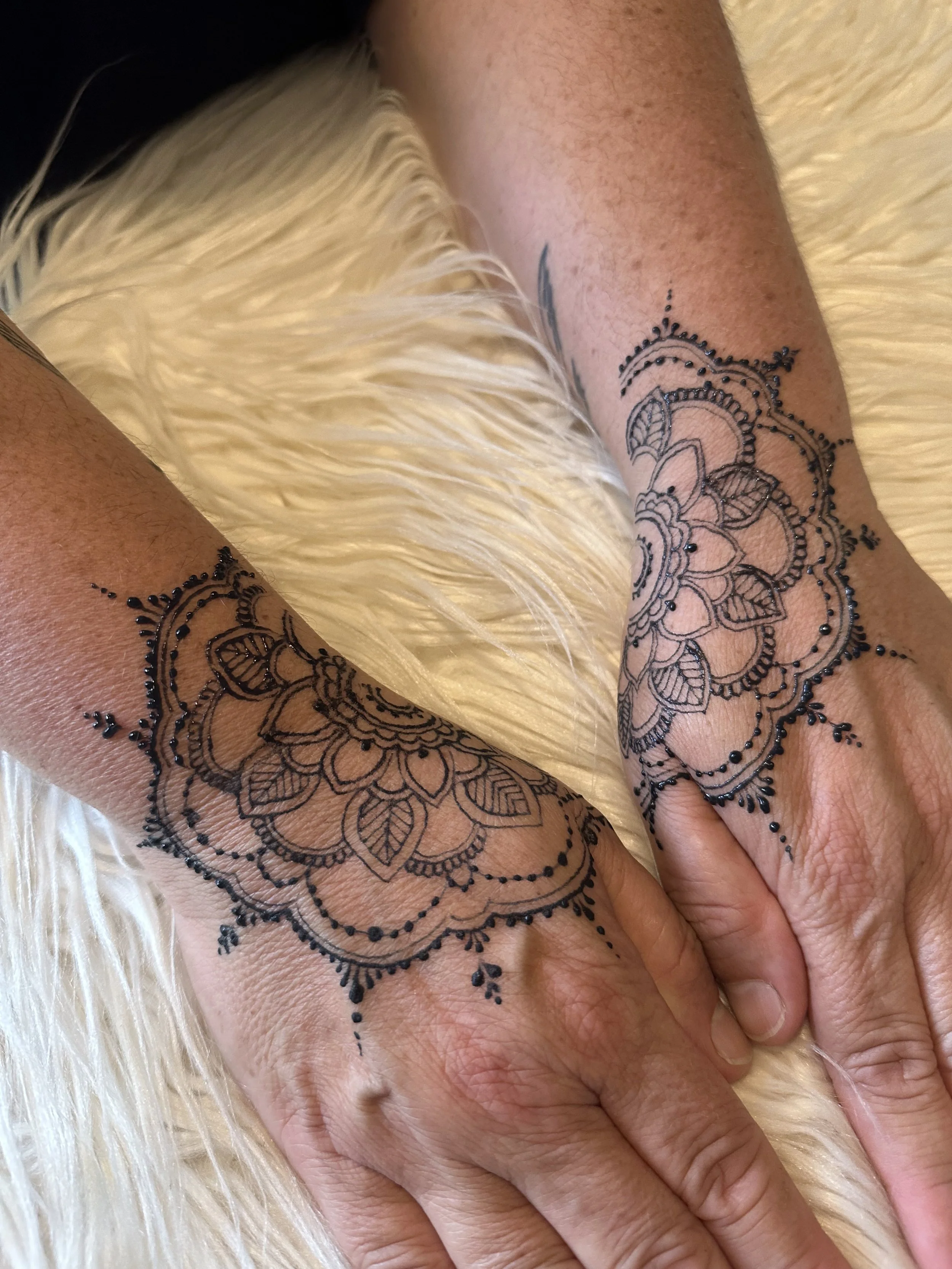Half Mandala Henna Design on Hands – Symmetrical Patterns with Chain Details