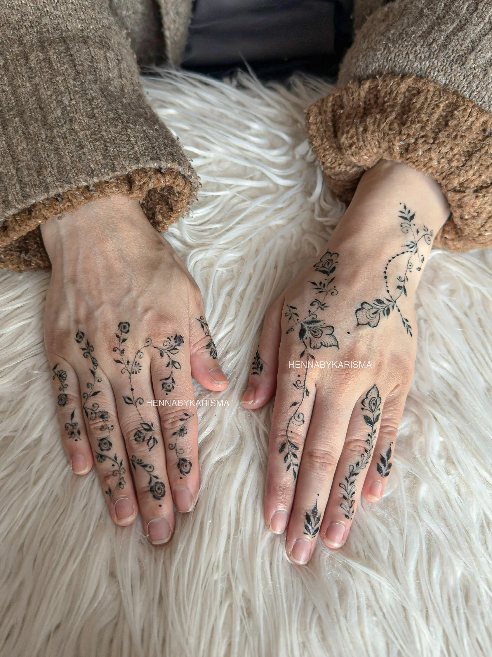 Dainty Floral Henna Design – On-Trend Minimalist Style