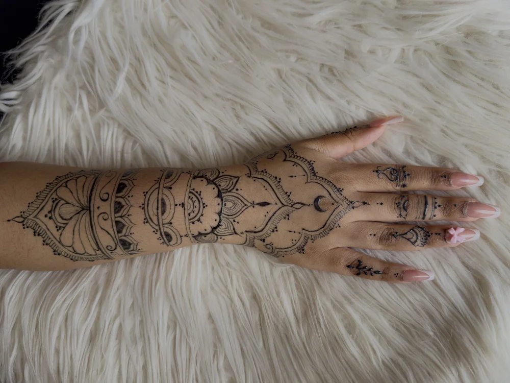 Minimal Tribal Henna Design – Just Below Elbow