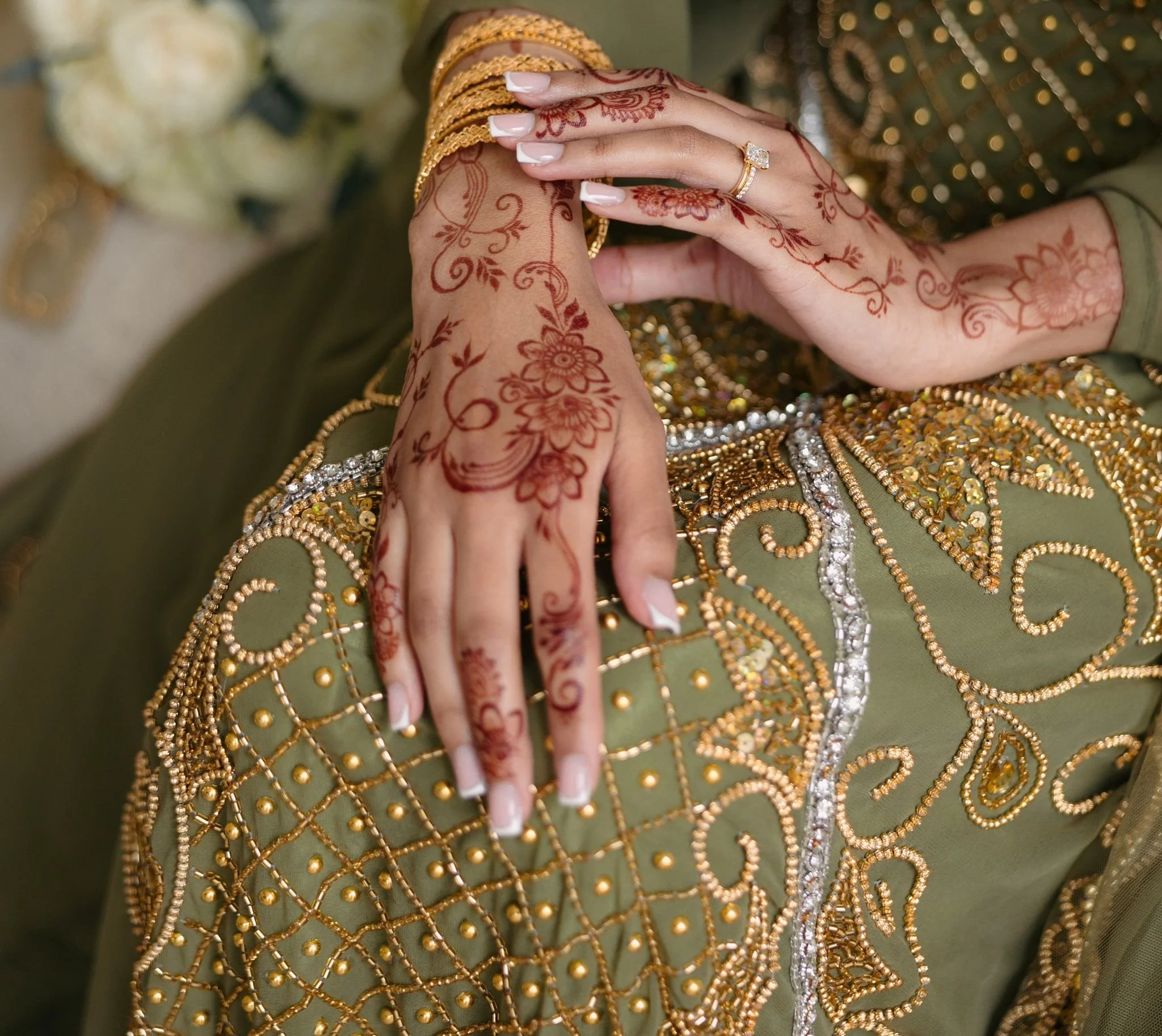 Modern minimal bridal henna adornment by Henna by Karisma