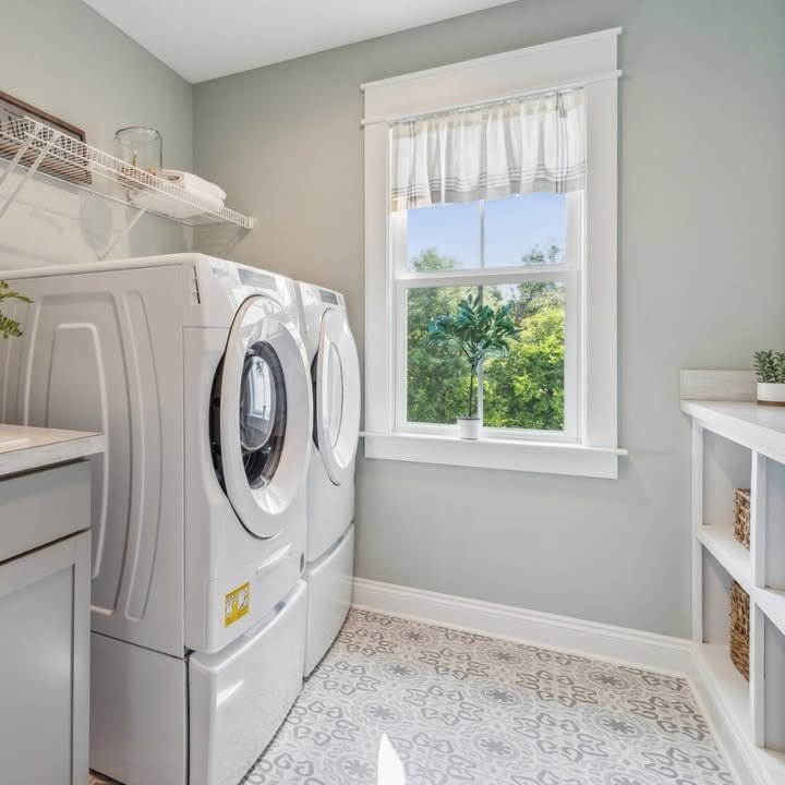 What better way to start fresh than with a laundry room reset. 🧺🤍✨

📷: featuring Memoir in Crystal Grey by Daltile.