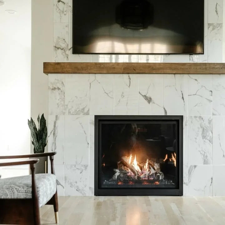 100% chance of cozy. 🔥☕️🧣🧦

📷: featuring: Marble Attache in Calacatta by Daltile.