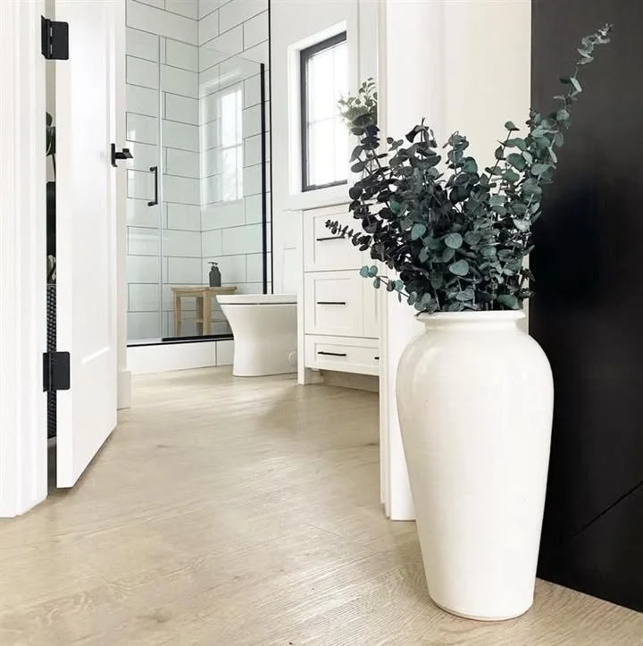 Light and bright Washed Butternut is part of Karndean Designflooring's Korlok Select collection. Korlok LVT clicks and locks together for fast, easy installation - no adhesive required. The flooring also has a backing that reduces noise to lower floo