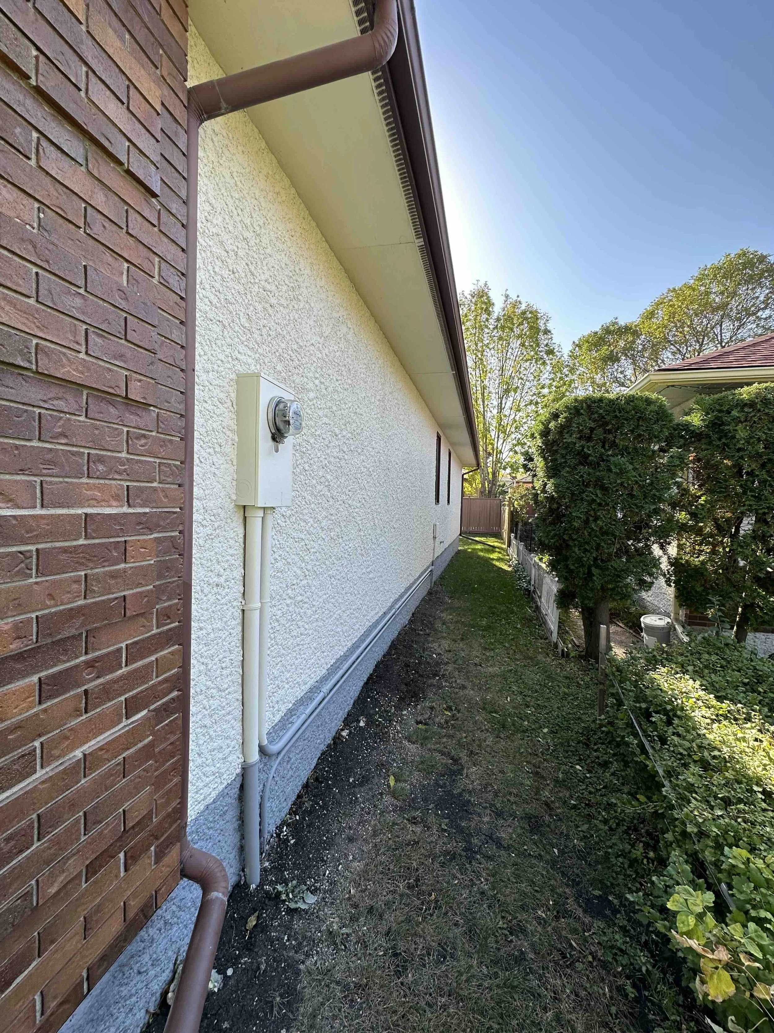 Stucco vs. Other Exterior Surfaces: Understanding the Unique Painting Techniques