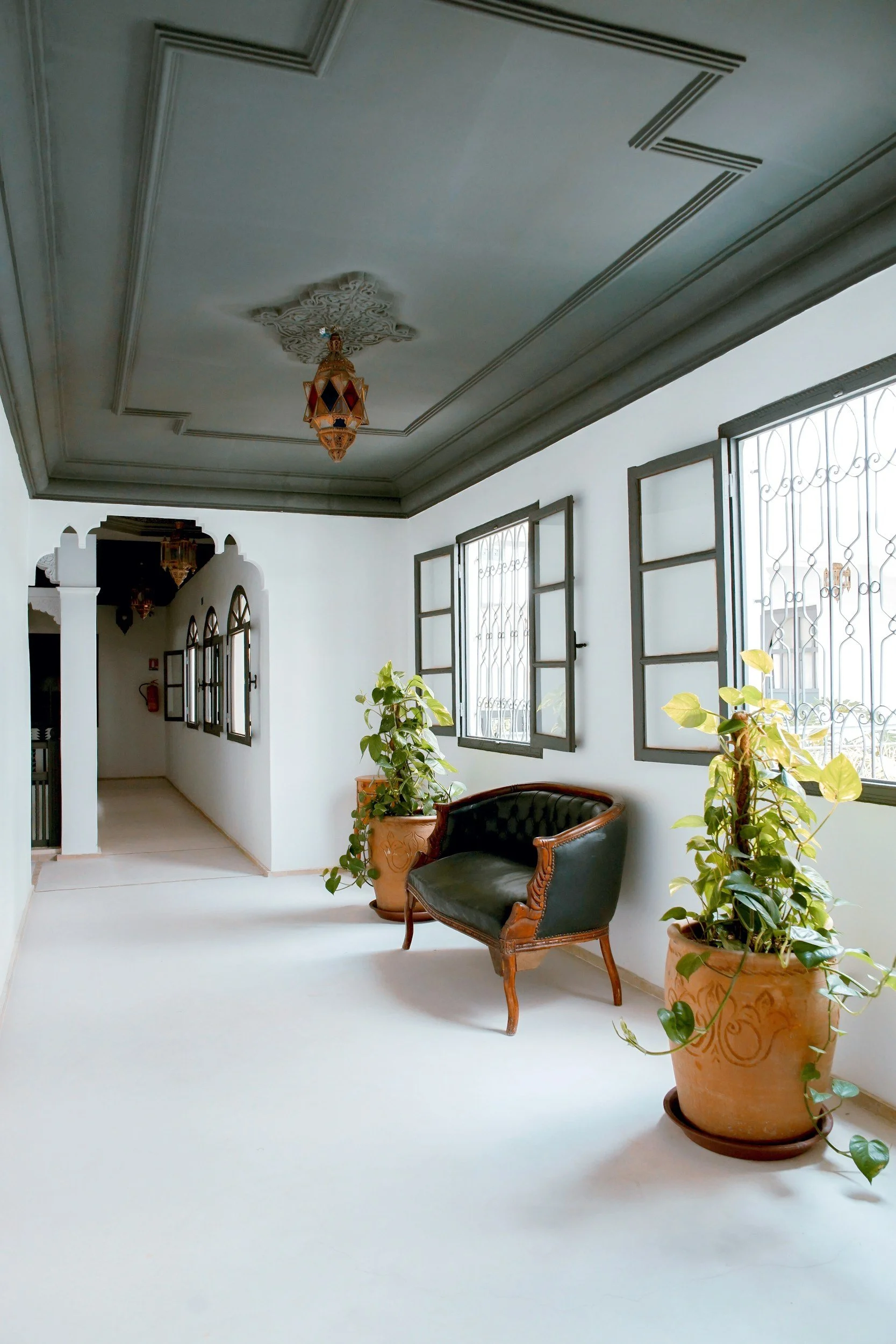Should I Paint My Ceiling the Same Colour as the Walls?