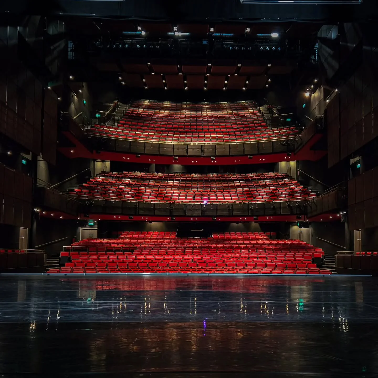 Parijs &amp; London 

Bedankt Nederlands Dans Theater