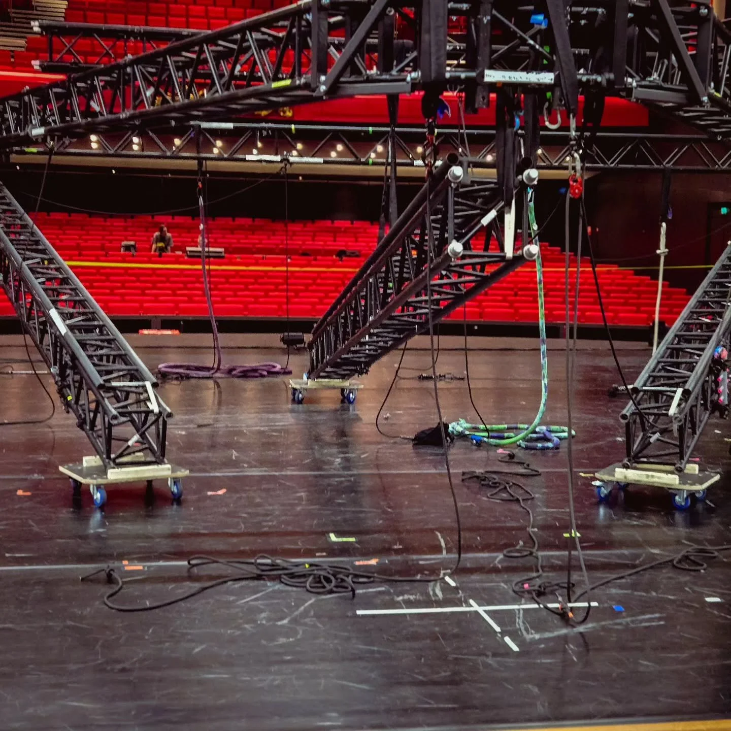 Opera in the day, musical at night. 2 very different shows in one day.

1.] @opera2day playing at @ssbutrecht

2.] @westsidestorynl playing at @theatercarre