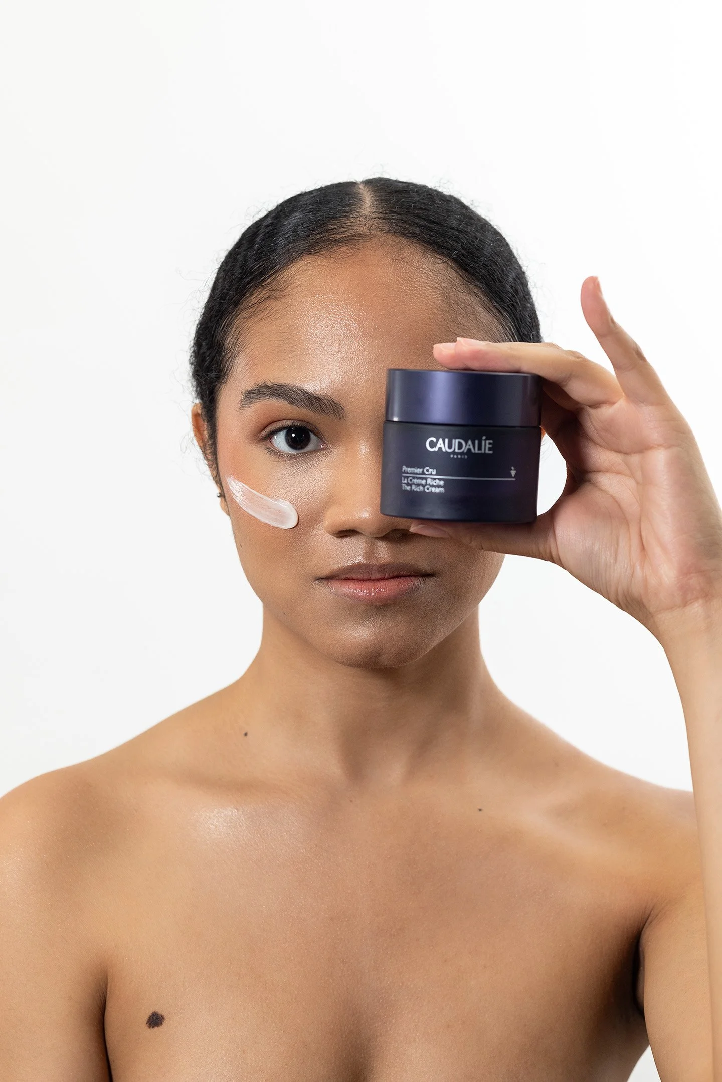 A clean and modern studio photoshoot in New York City created for a skincare brand’s face cream campaign. Featuring a natural beauty look, the model’s glowing skin takes center stage, highlighting the product’s benefits of hydration and radiance. Sho
