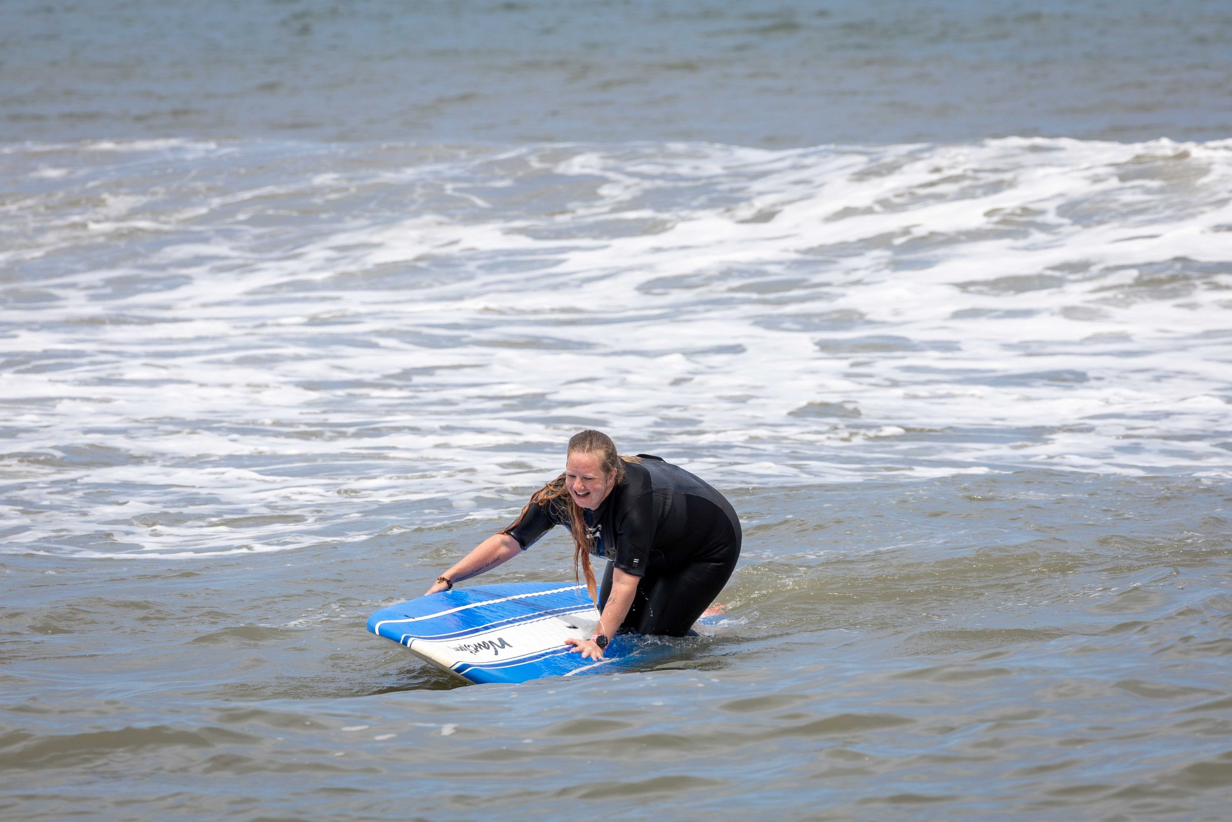 Captured by photographer Anna Meshcheri during a life-changing week in North Carolina with First Descents—this series documents young adults with MS learning to surf, finding their strength, and embracing the joy of adventure.