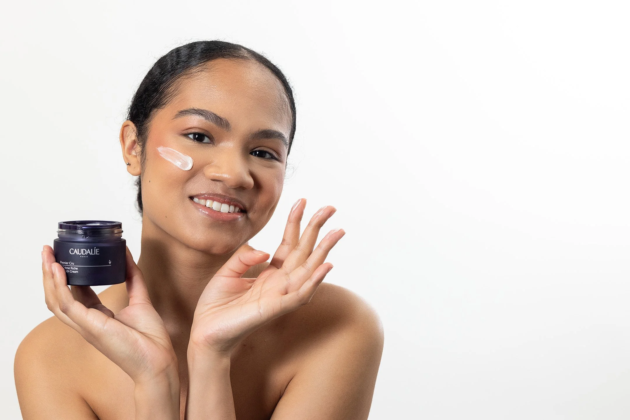 A clean and modern studio photoshoot in New York City created for a skincare brand’s face cream campaign. Featuring a natural beauty look, the model’s glowing skin takes center stage, highlighting the product’s benefits of hydration and radiance. Sho