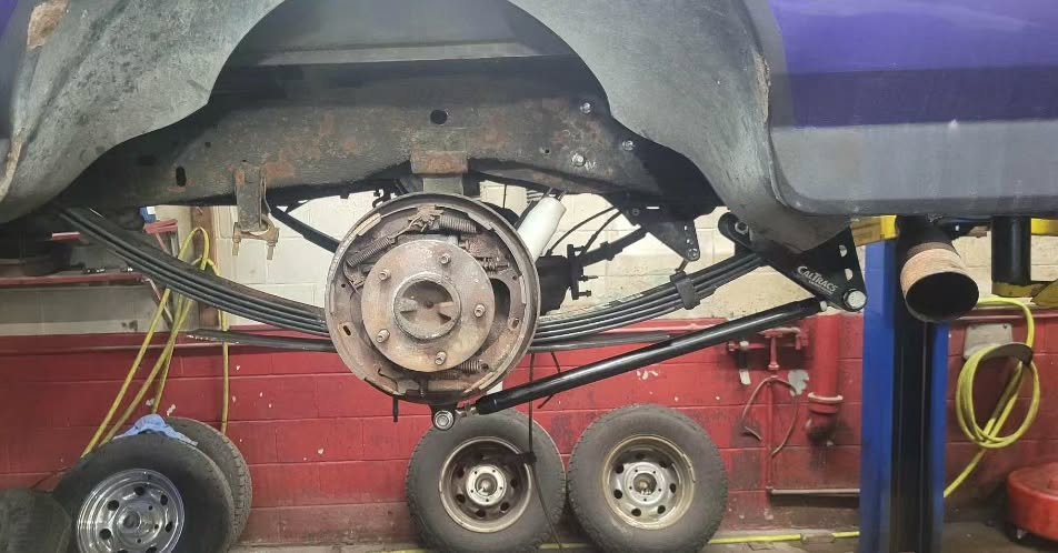 Slowly but surely, little sneak peek before the rest gets assembled, front end action tomorrow stay tuned !
#loweredlife #ford #oldskool #classictruck #low
