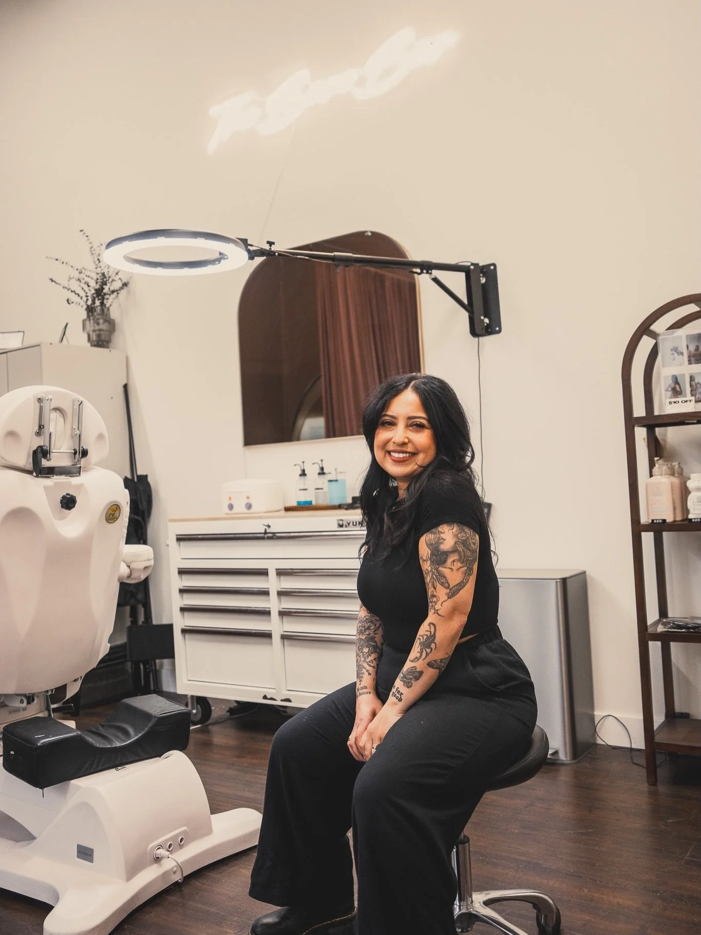✨ Ready to look FABULOUS this summer? ✨

Meet Jordan, the expert behind your next glow-up 🔥 Owner of The Bare Bar, she&rsquo;s here to give you a flawless spray tan that lasts longer than your ex 😉

Whether you&rsquo;re getting ready for a wedding 