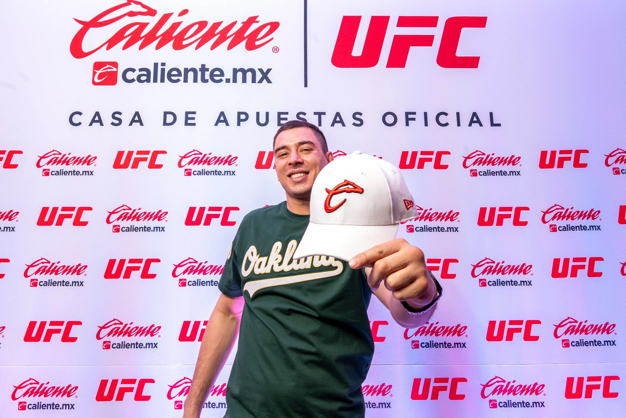 CALIENTE.MX® x UFC