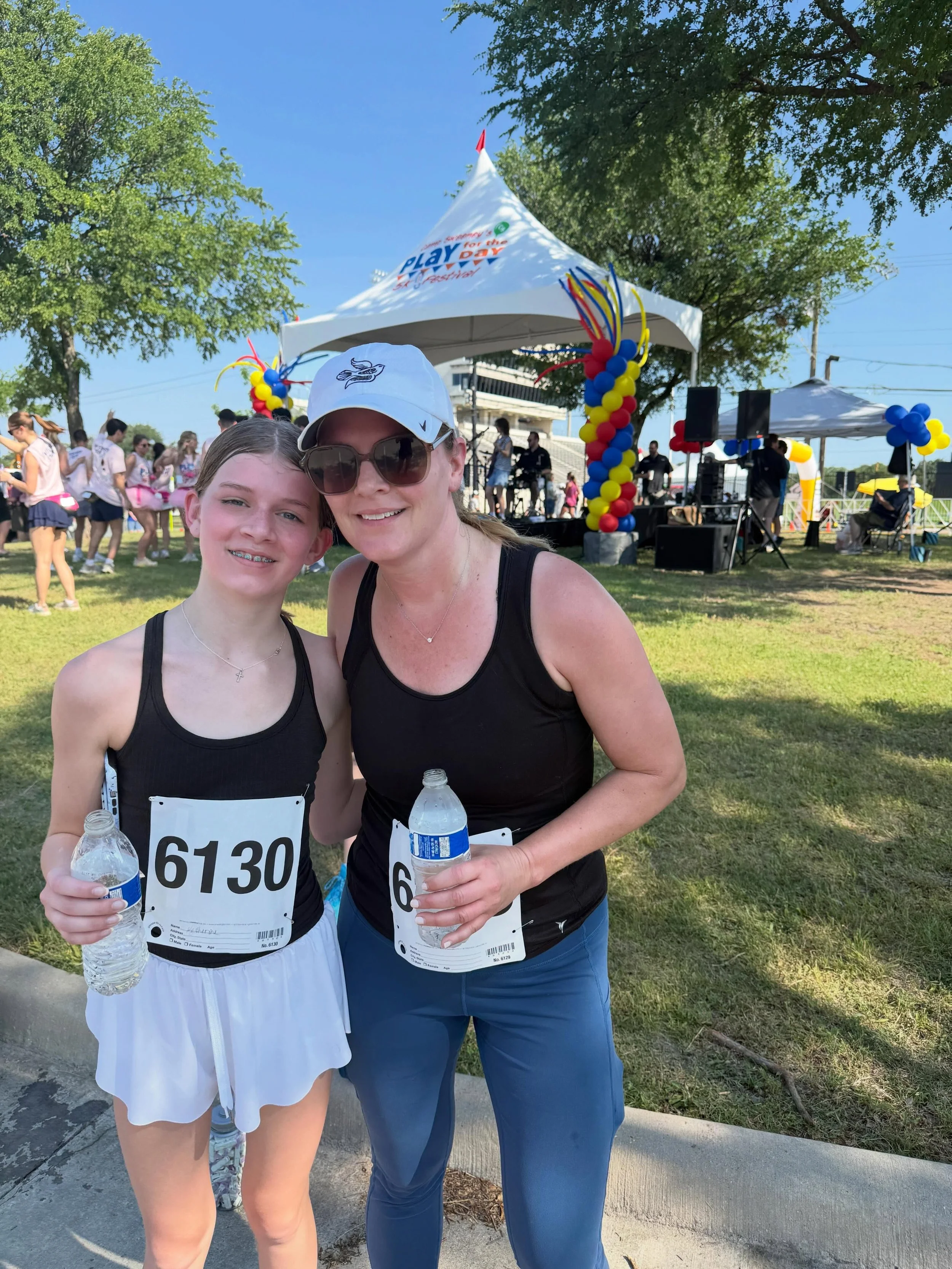 5K with my girl. She kicked my butt. Not the slowest, not the fastest, but finished. Never run a 5K in yoga pants!🤯🤷&zwj;♀️

@foreverathlete_tx 👆💪