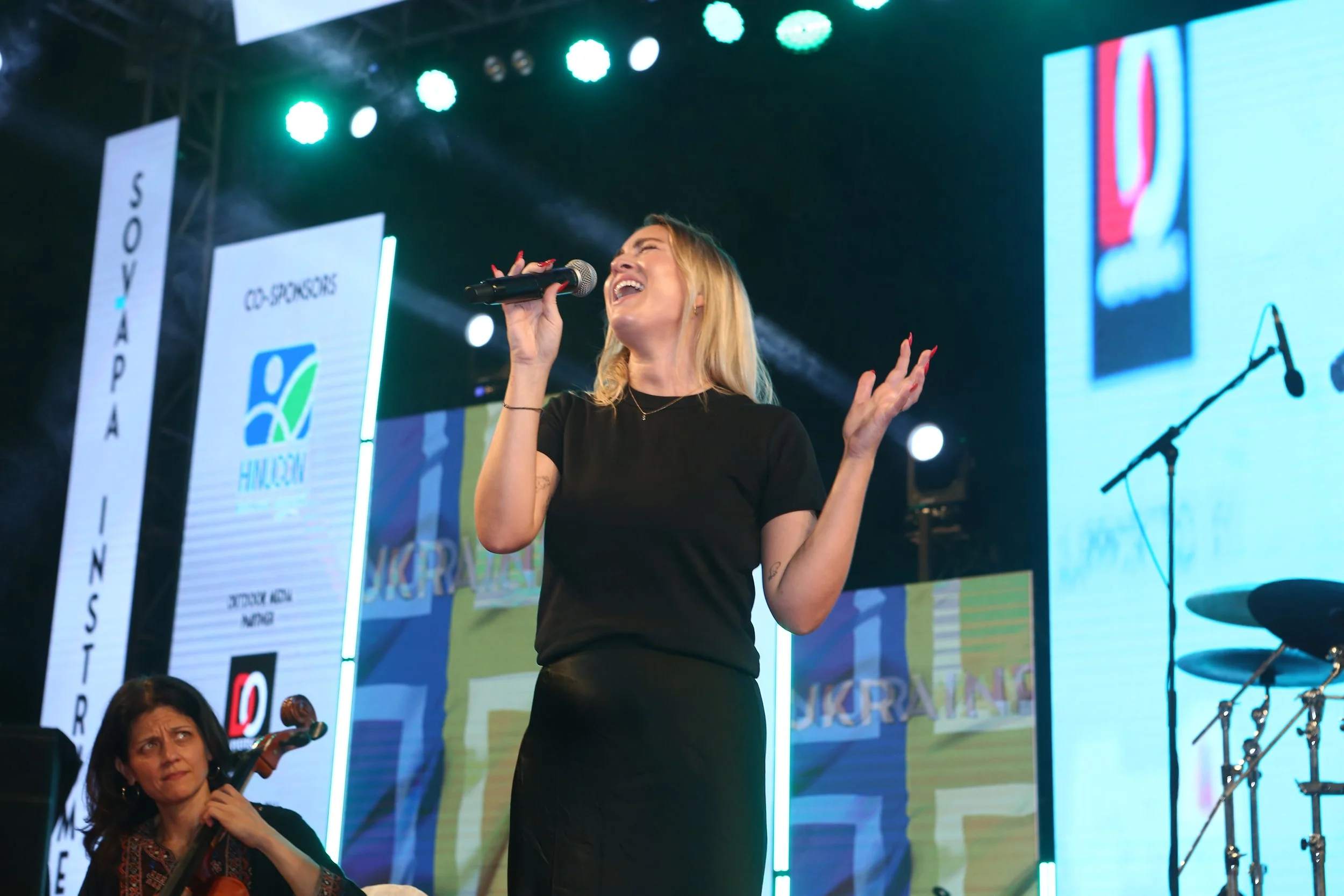 Sarah Dillamore sings at Mega Music Concert 2.0, Karachi, Pakistan, October 2024