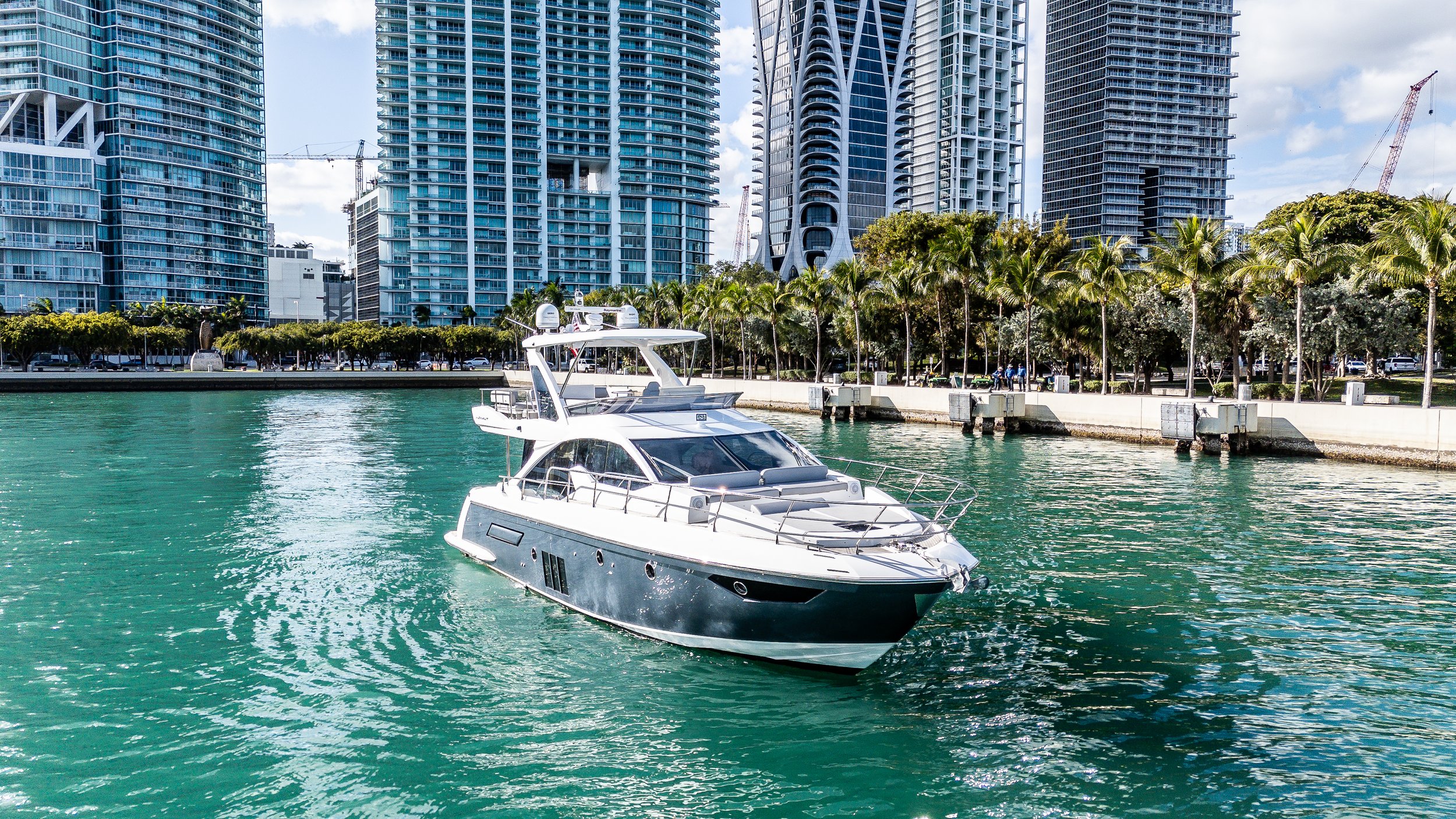 JULIA VALENTINE - 52' Azimut Flybridge