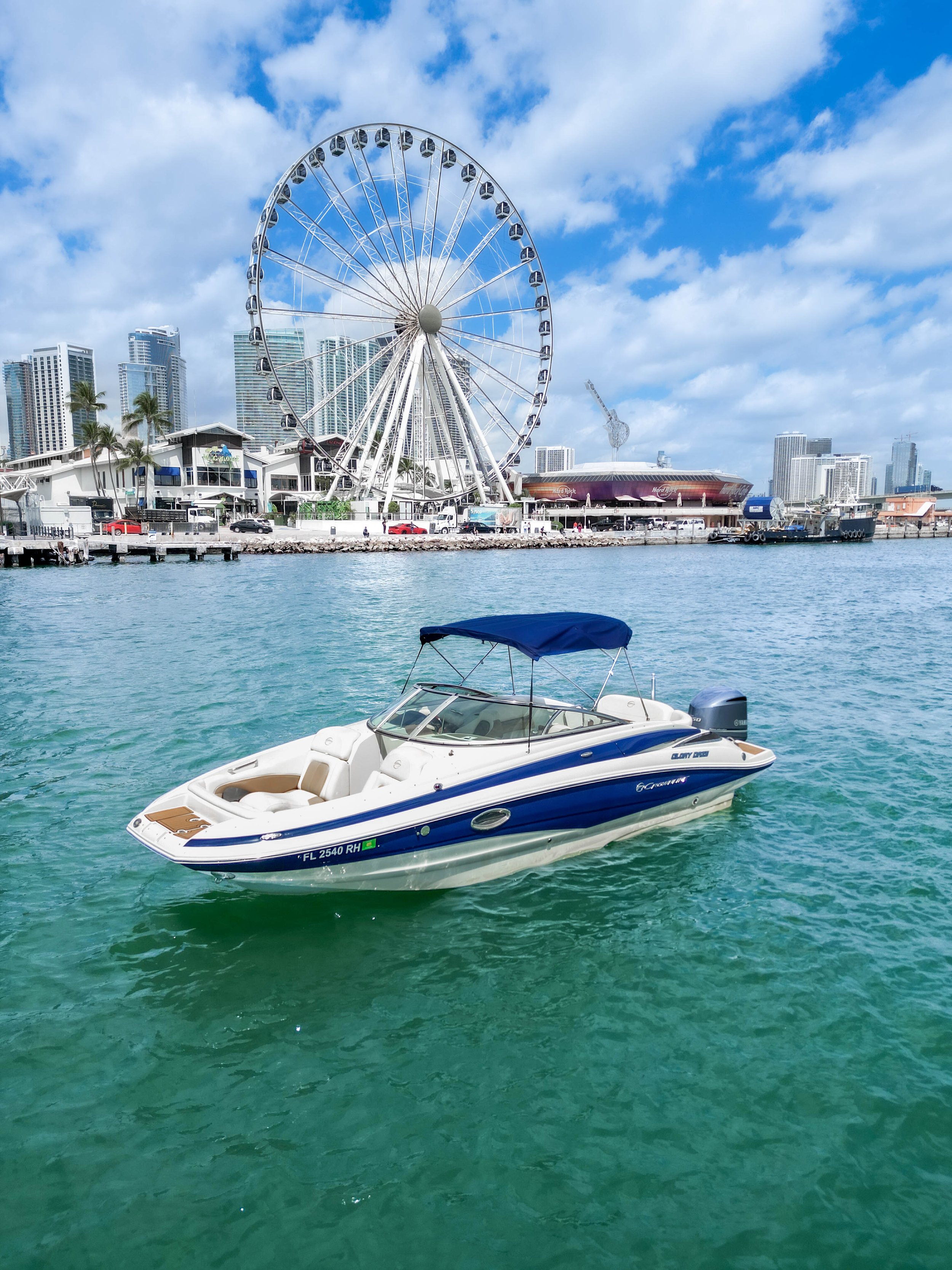 GLORY DAZE - 26' CROWNLINE