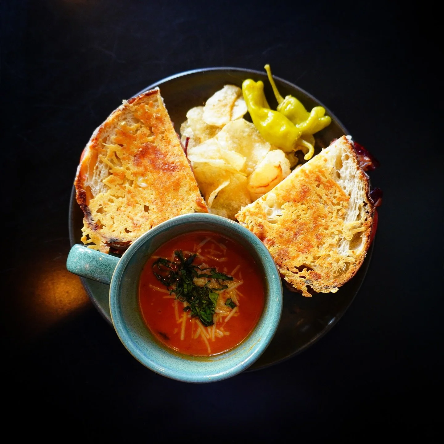 What&rsquo;s a better combo than a grilled cheese sandwich with a tomato soup? Our deluxe Cheese Louise with a Tomato Basil soup. It&rsquo;s the simple things in life&mdash;but better. Stop by for a taste of comfort. #sweetjeans #njcafe #newark #down